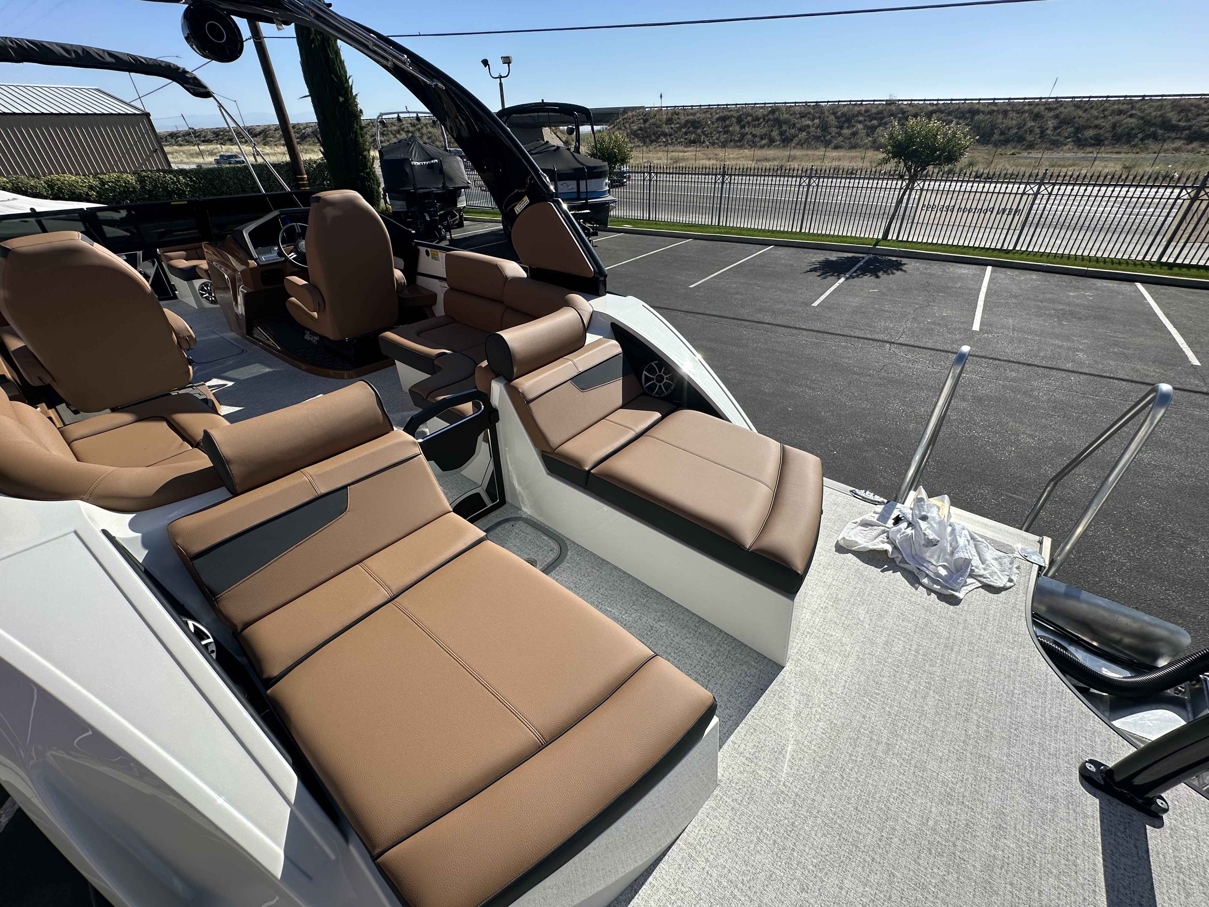 2026 South Bay 25 Sport SL9 DC w/ Arch-37