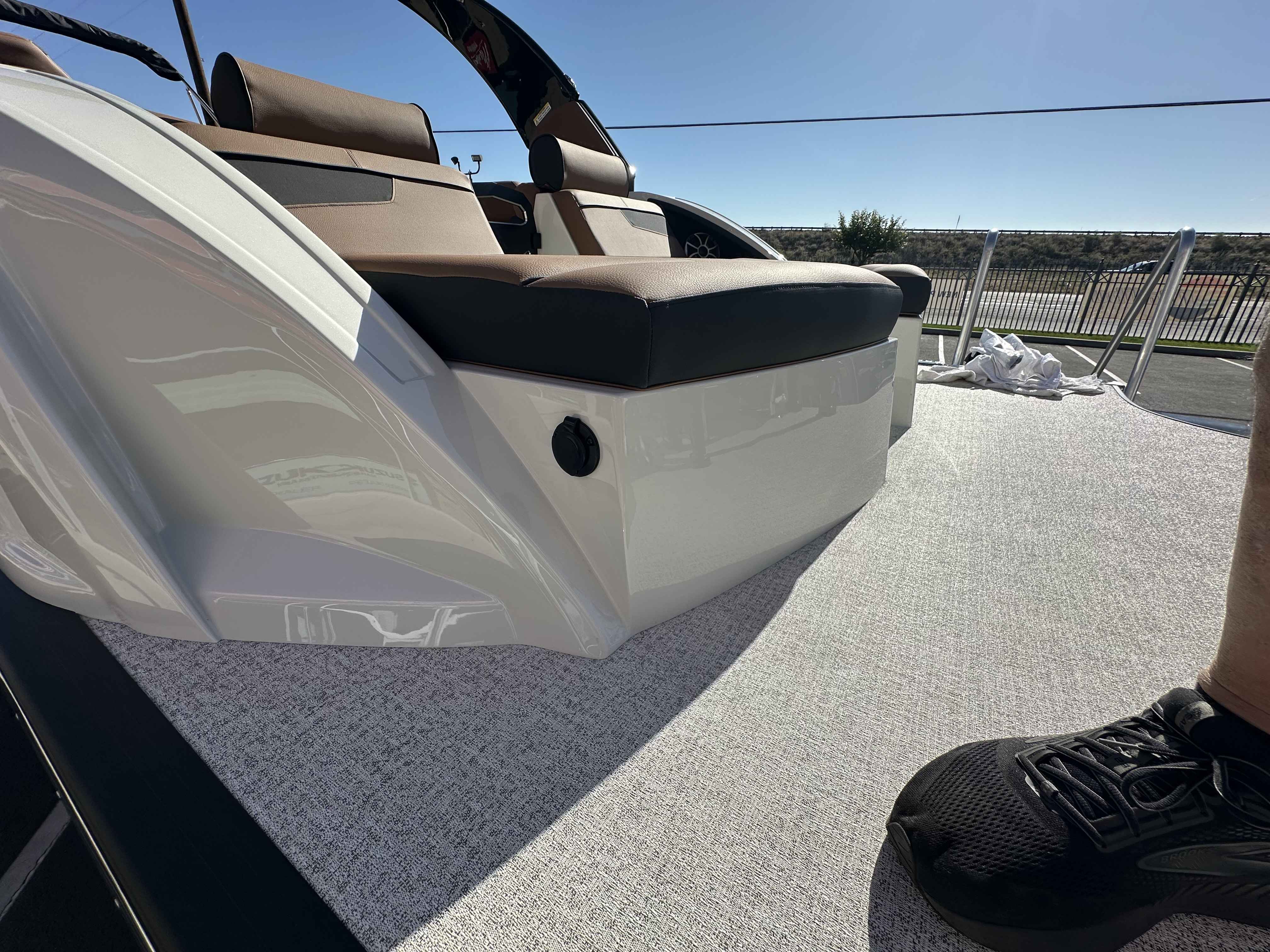 2026 South Bay 25 Sport SL9 DC w/ Arch-38