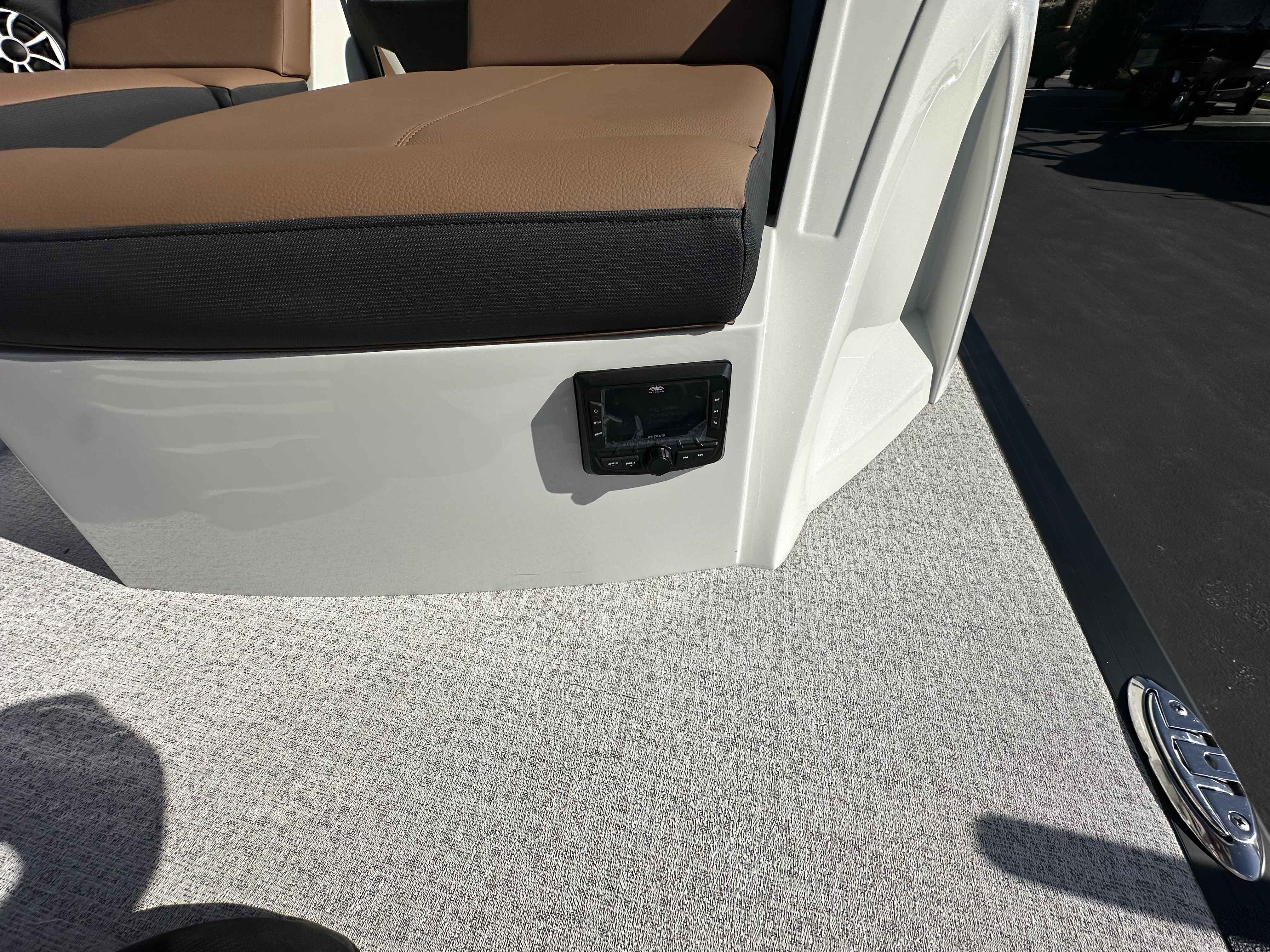 2026 South Bay 25 Sport SL9 DC w/ Arch-41