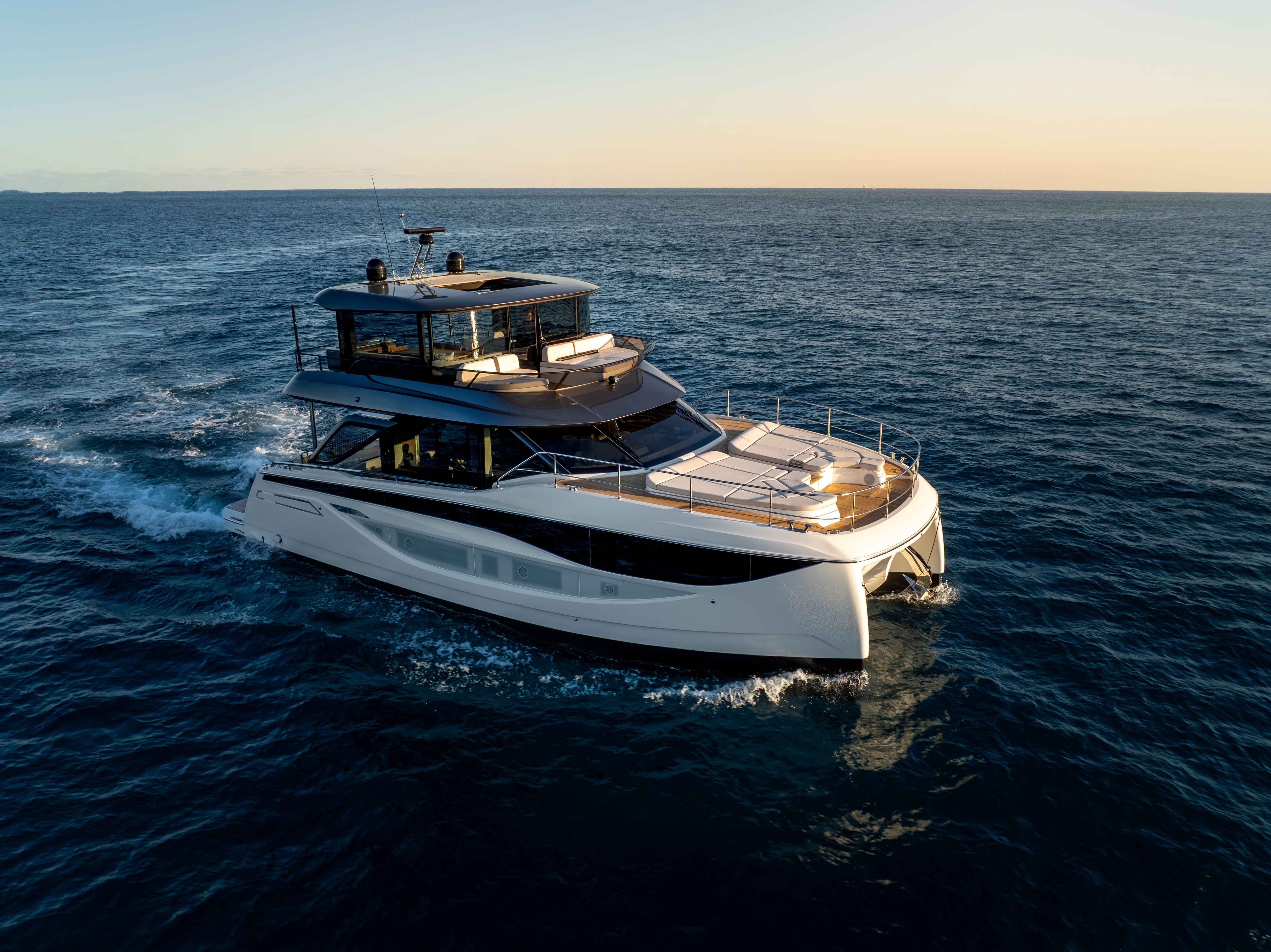 2027 Prestige M-LINE: M7