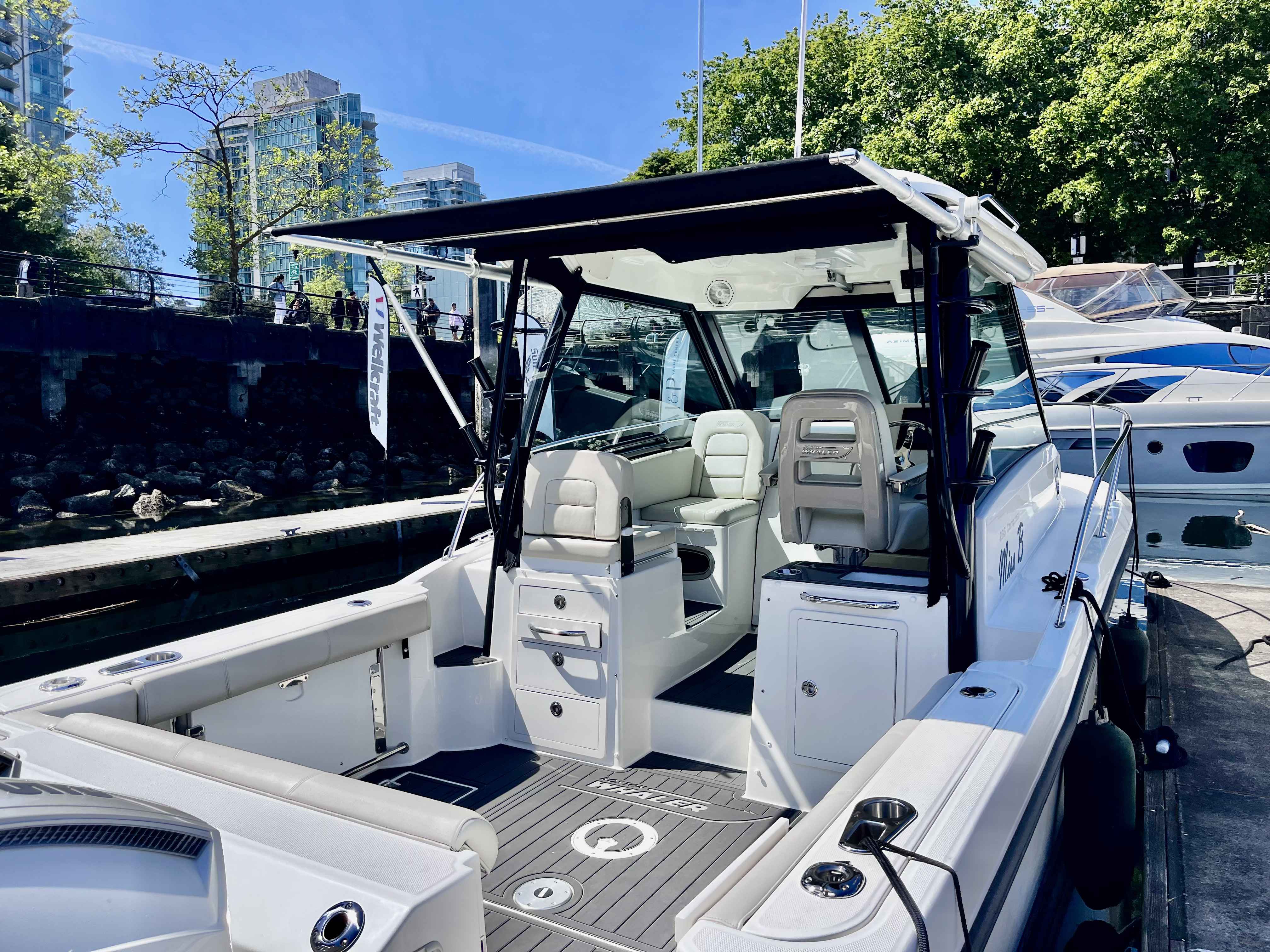 Pre-Owned 2023 Boston whaler 285 Conquest for Sale | Vancouver, BC | M&P Yacht Centre | 685961aa1b0afcba3a041cd8