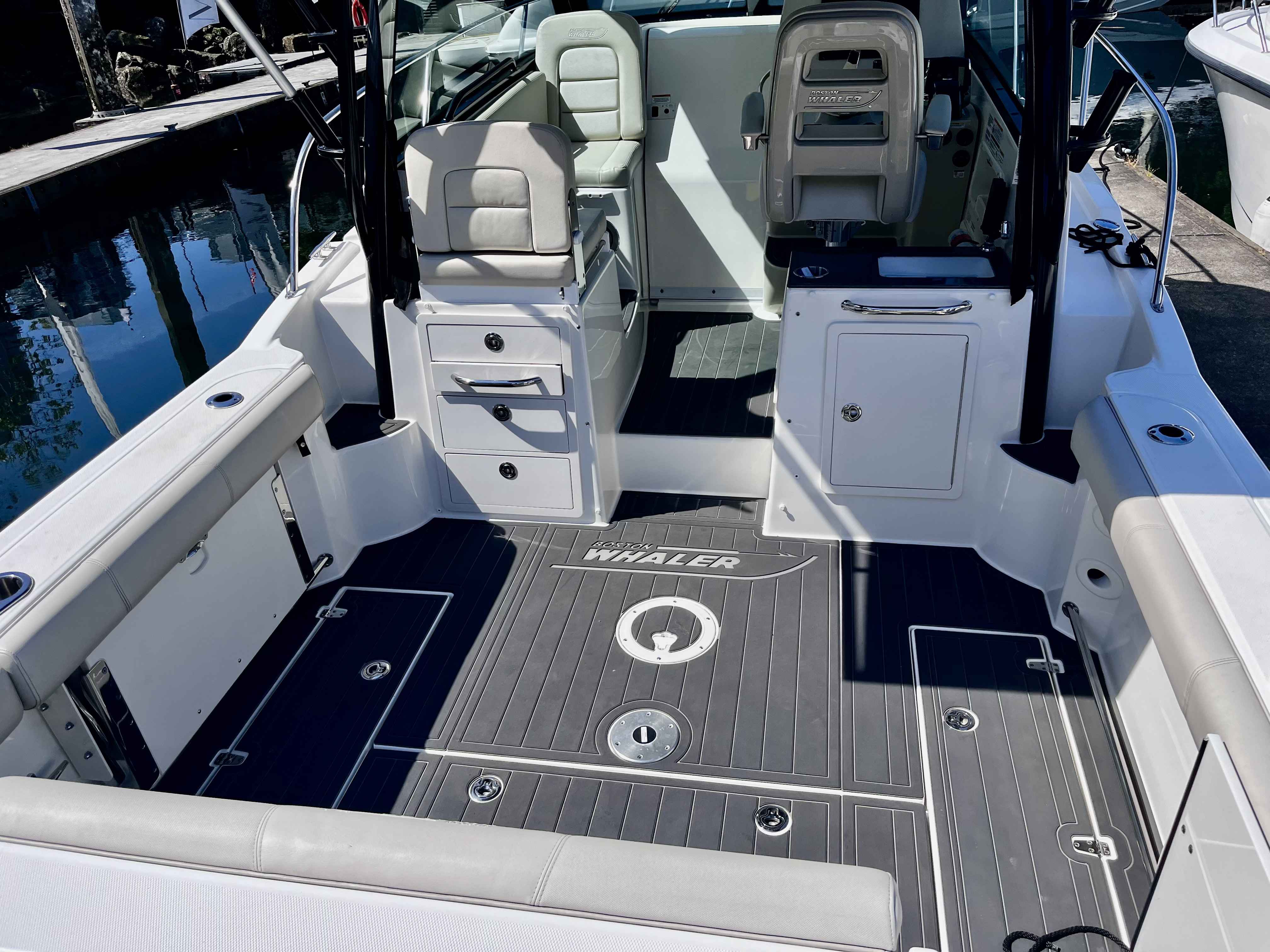 Pre-Owned 2023 Boston whaler 285 Conquest for Sale | Vancouver, BC | M&P Yacht Centre | 685961aa1b0afcba3a041cd8