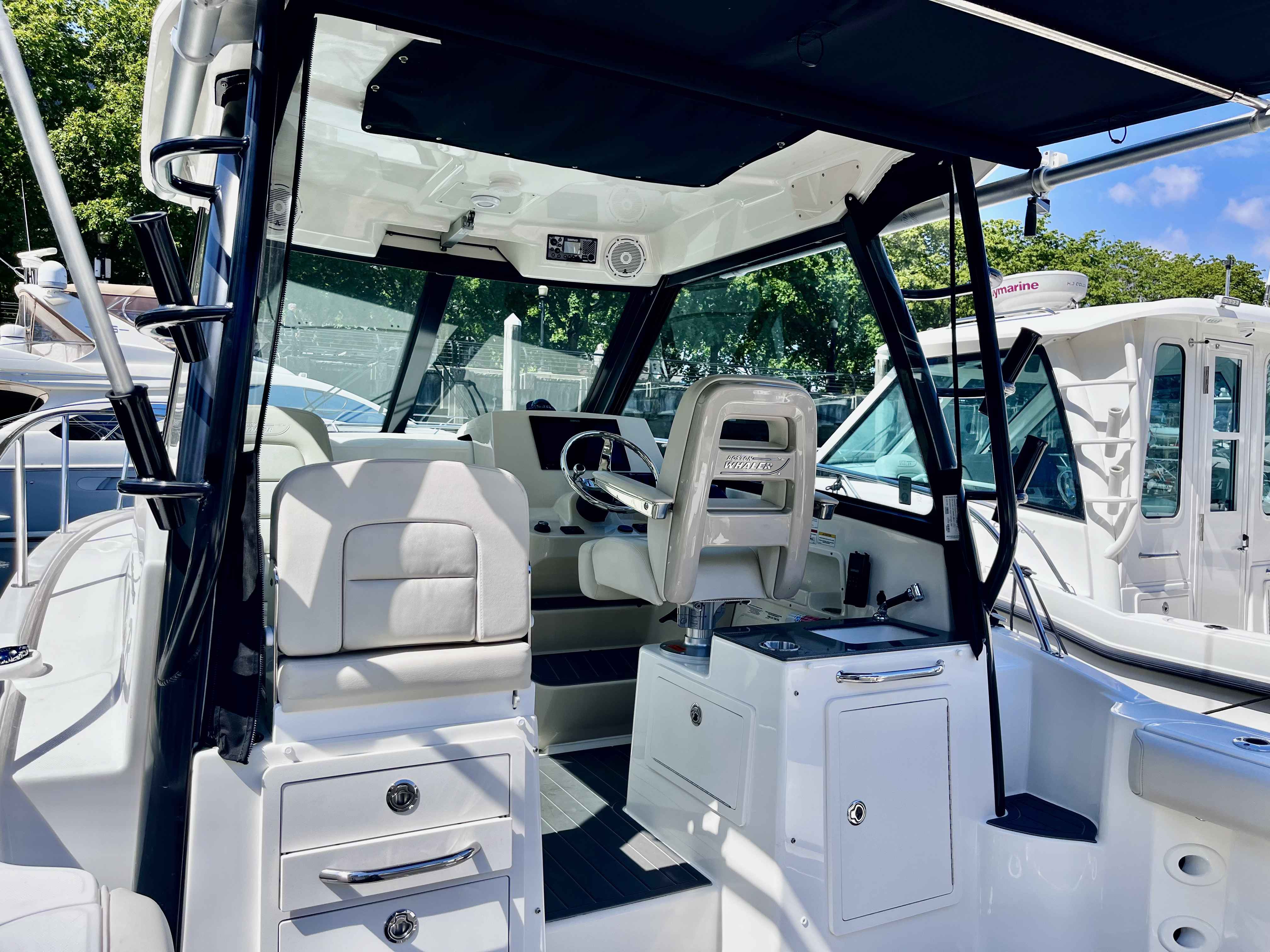 Pre-Owned 2023 Boston whaler 285 Conquest for Sale | Vancouver, BC | M&P Yacht Centre | 685961aa1b0afcba3a041cd8