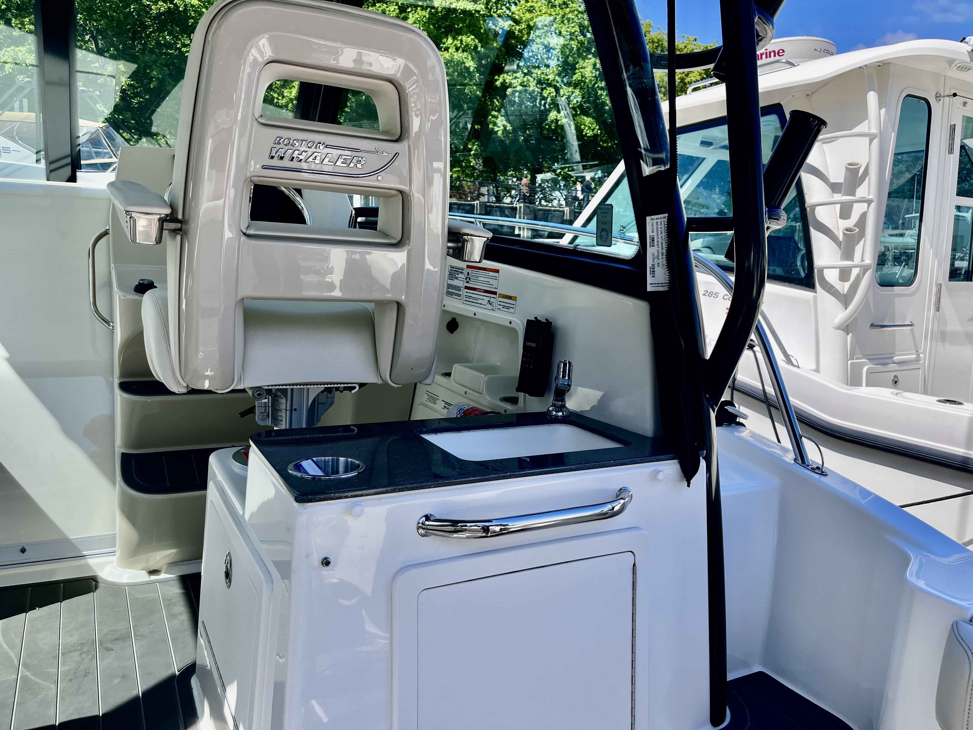 Pre-Owned 2023 Boston whaler 285 Conquest for Sale | Vancouver, BC | M&P Yacht Centre | 685961aa1b0afcba3a041cd8