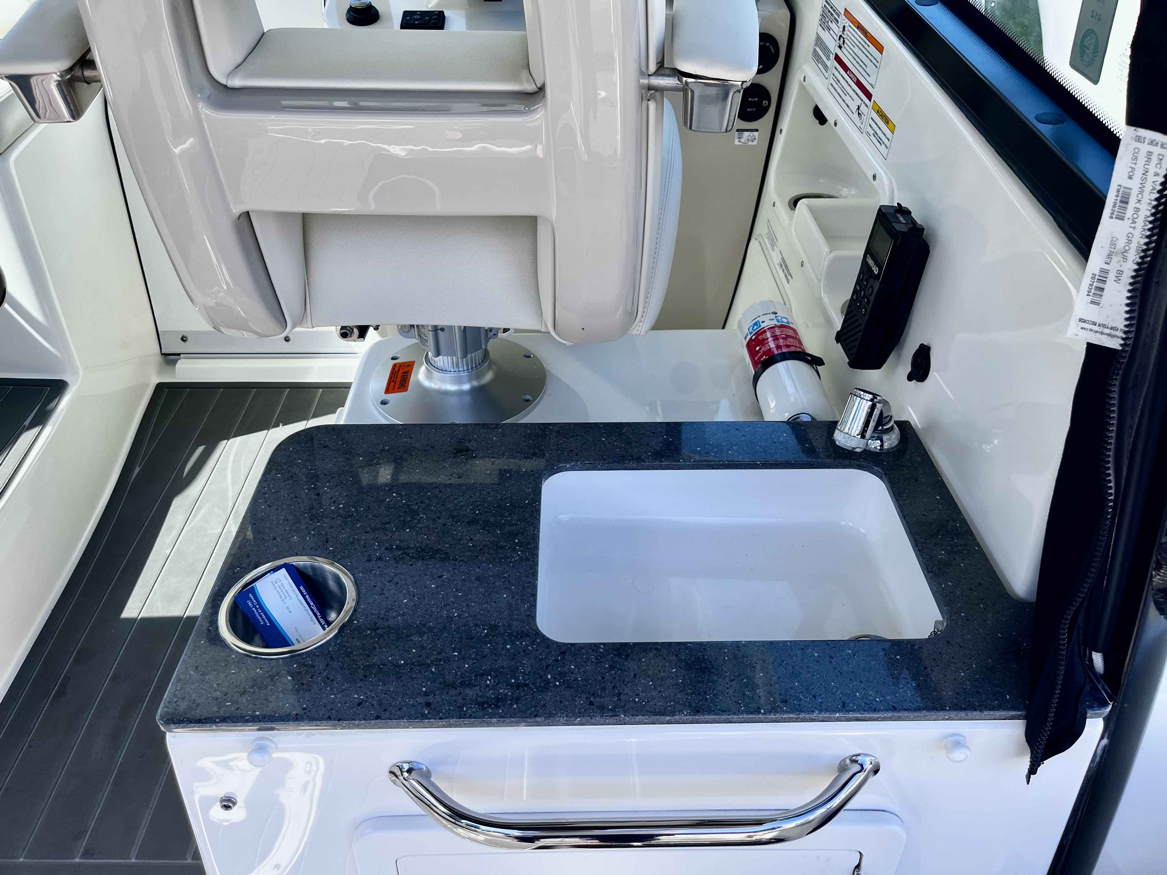 Pre-Owned 2023 Boston whaler 285 Conquest for Sale | Vancouver, BC | M&P Yacht Centre | 685961aa1b0afcba3a041cd8