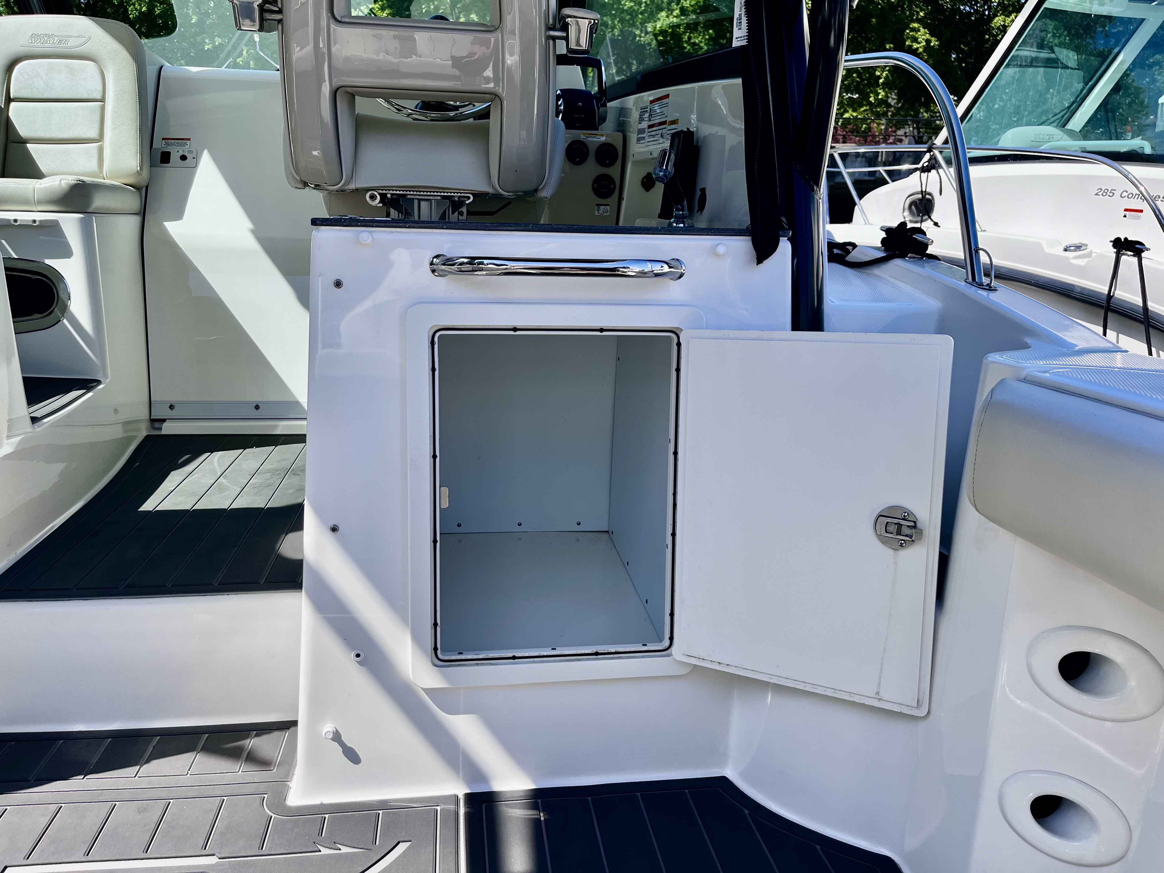 Pre-Owned 2023 Boston whaler 285 Conquest for Sale | Vancouver, BC | M&P Yacht Centre | 685961aa1b0afcba3a041cd8