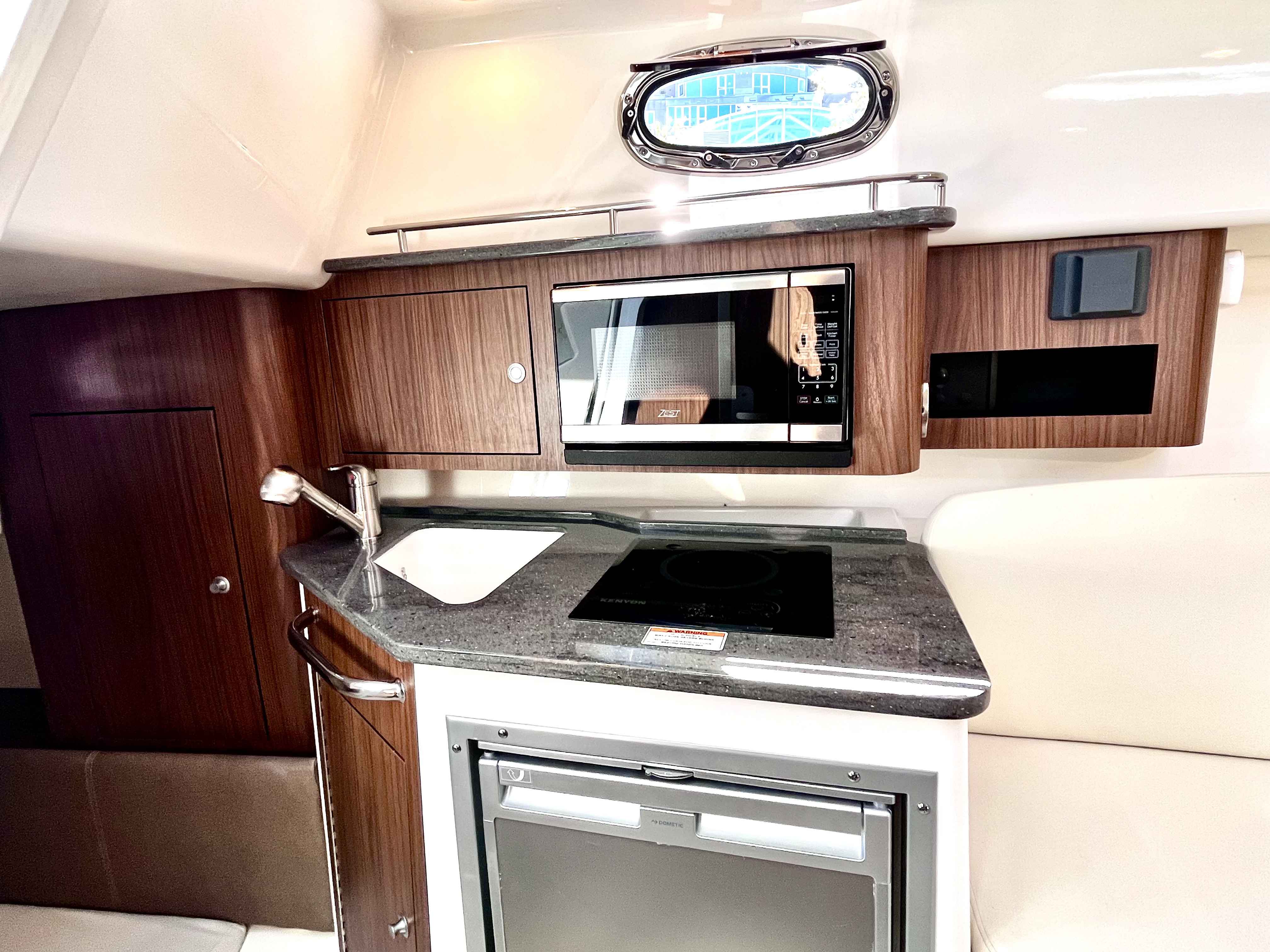 Pre-Owned 2023 Boston whaler 285 Conquest for Sale | Vancouver, BC | M&P Yacht Centre | 685961aa1b0afcba3a041cd8