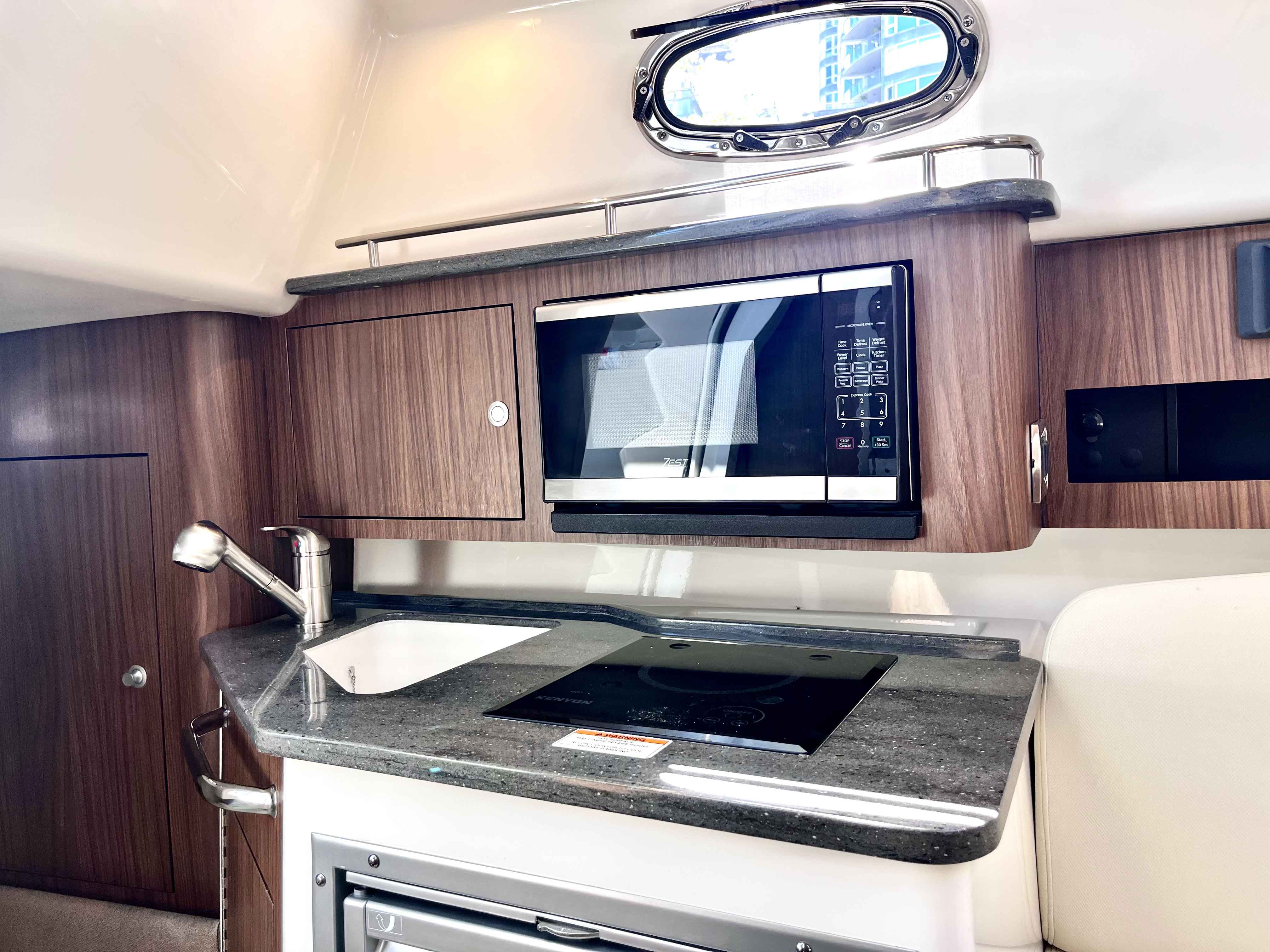 Pre-Owned 2023 Boston whaler 285 Conquest for Sale | Vancouver, BC | M&P Yacht Centre | 685961aa1b0afcba3a041cd8