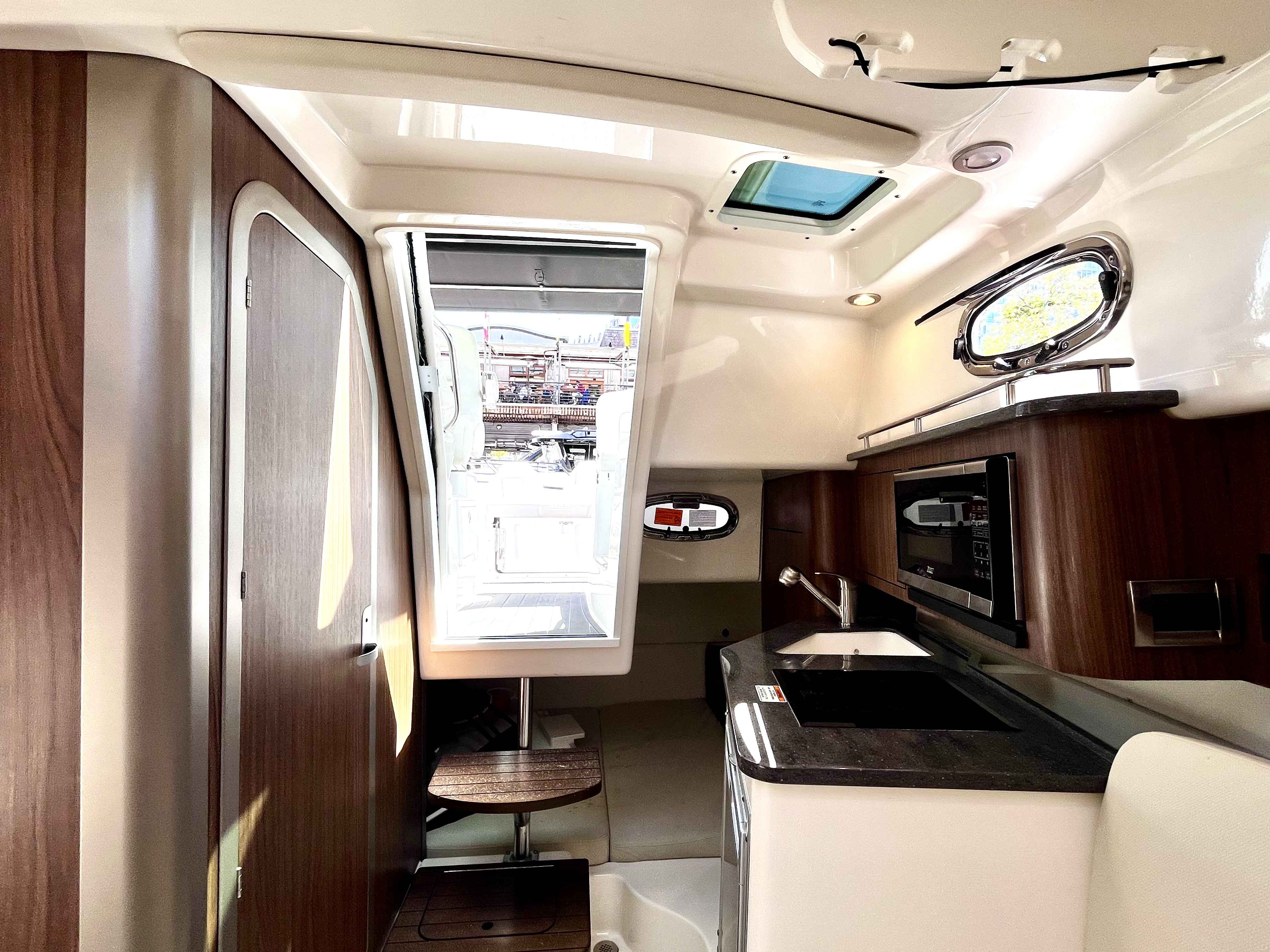 Pre-Owned 2023 Boston whaler 285 Conquest for Sale | Vancouver, BC | M&P Yacht Centre | 685961aa1b0afcba3a041cd8