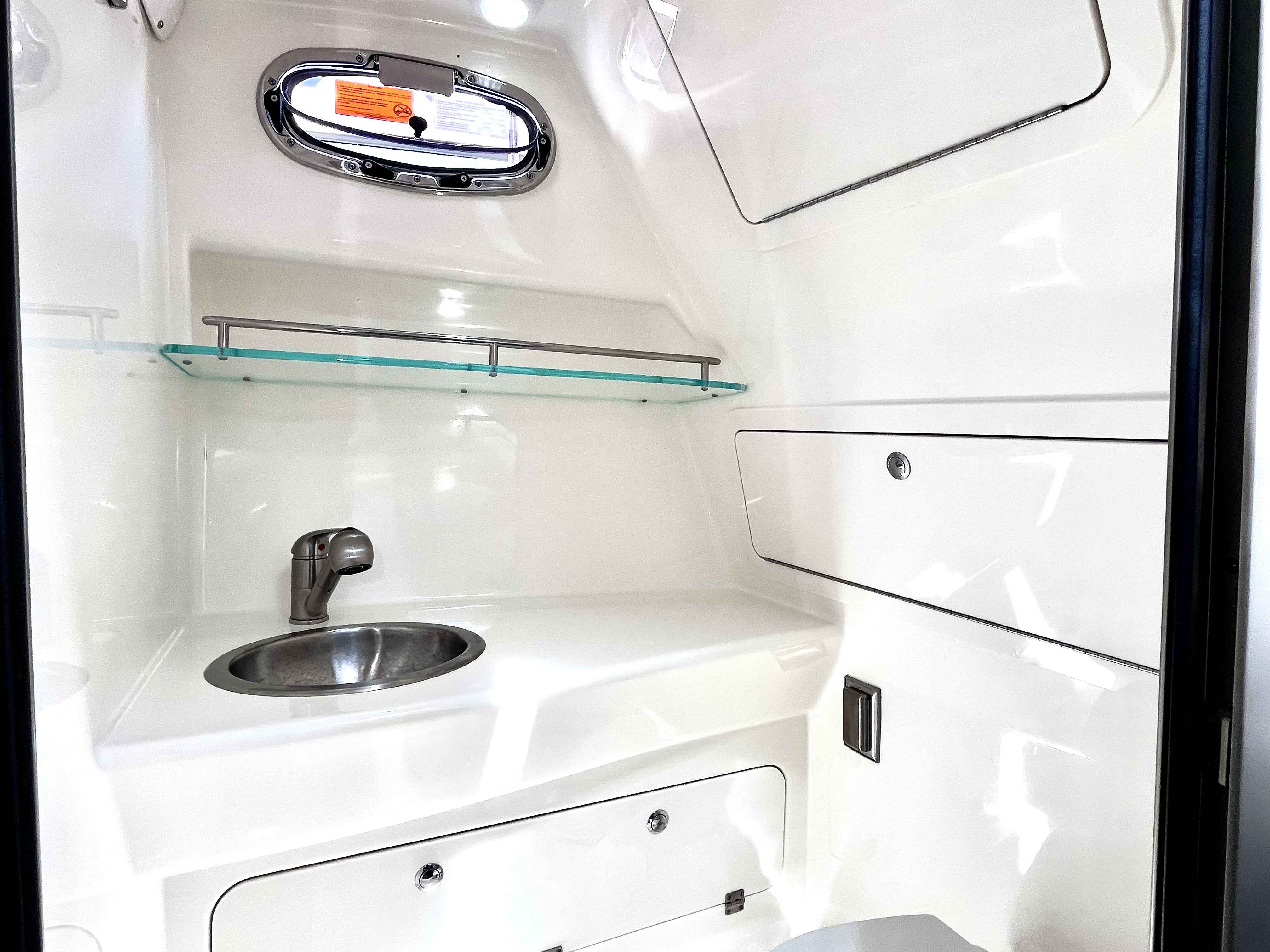 Pre-Owned 2023 Boston whaler 285 Conquest for Sale | Vancouver, BC | M&P Yacht Centre | 685961aa1b0afcba3a041cd8
