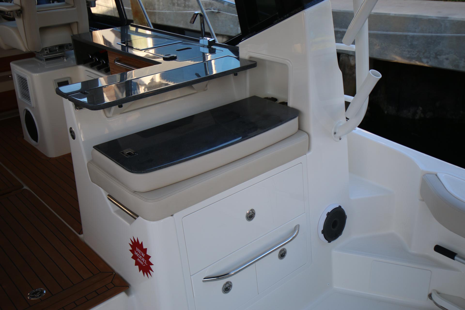 New 2027 Boston whaler 405 Conquest Pilothouse for Sale | Vancouver, BC | M&P Yacht Centre | 6a17d0f751d795aab70d935e