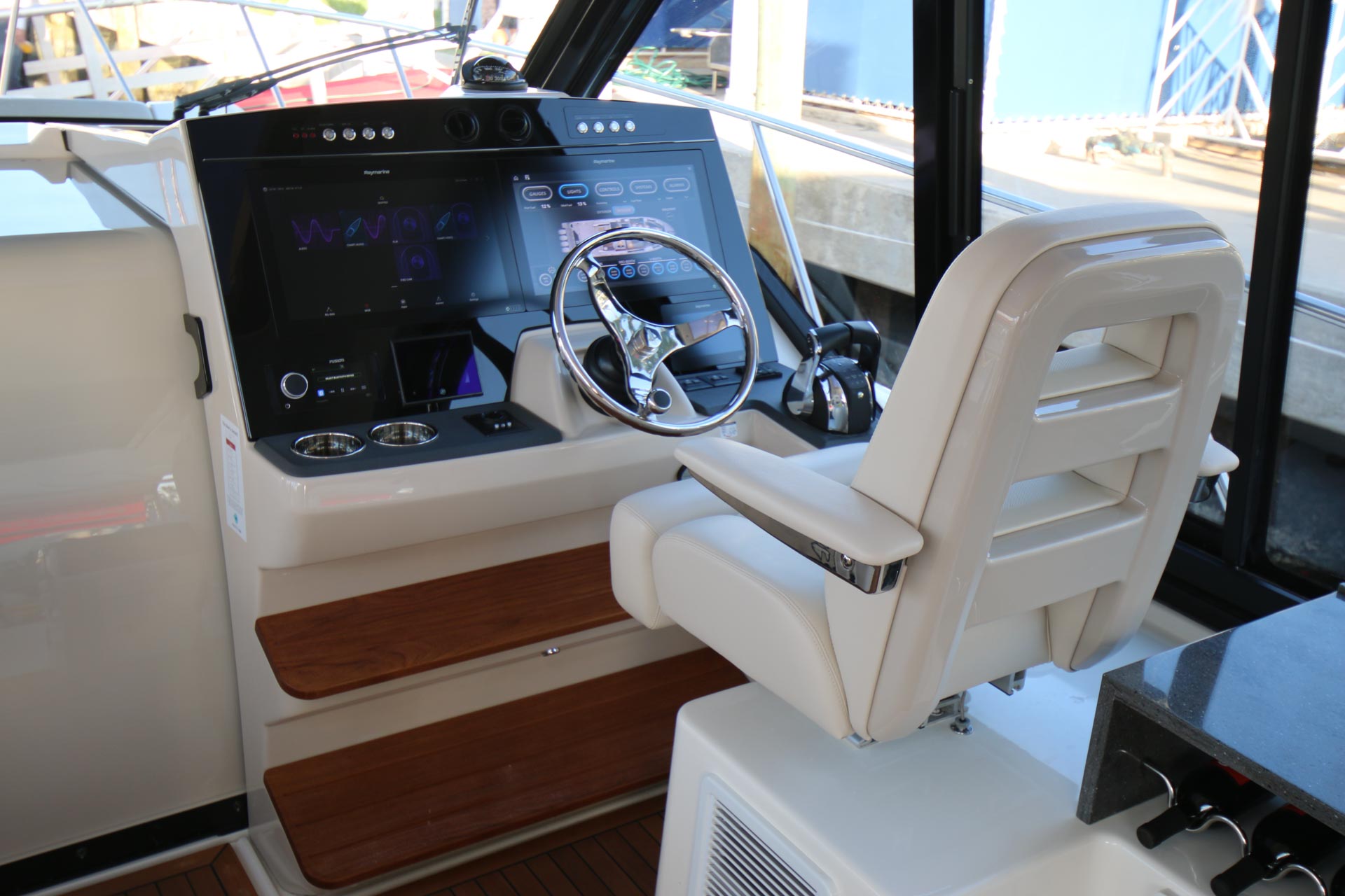 New 2027 Boston whaler 405 Conquest Pilothouse for Sale | Vancouver, BC | M&P Yacht Centre | 6a17d0f751d795aab70d935e