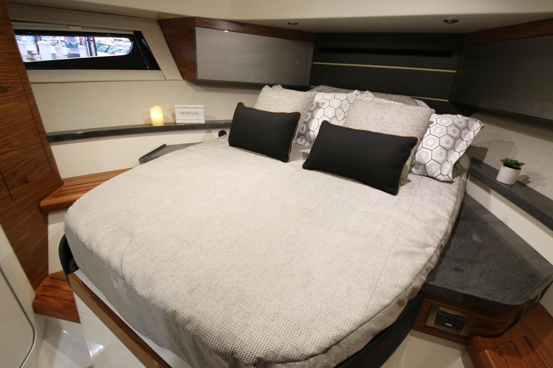 New 2027 Boston whaler 405 Conquest Pilothouse for Sale | Vancouver, BC | M&P Yacht Centre | 6a17d0f751d795aab70d935e