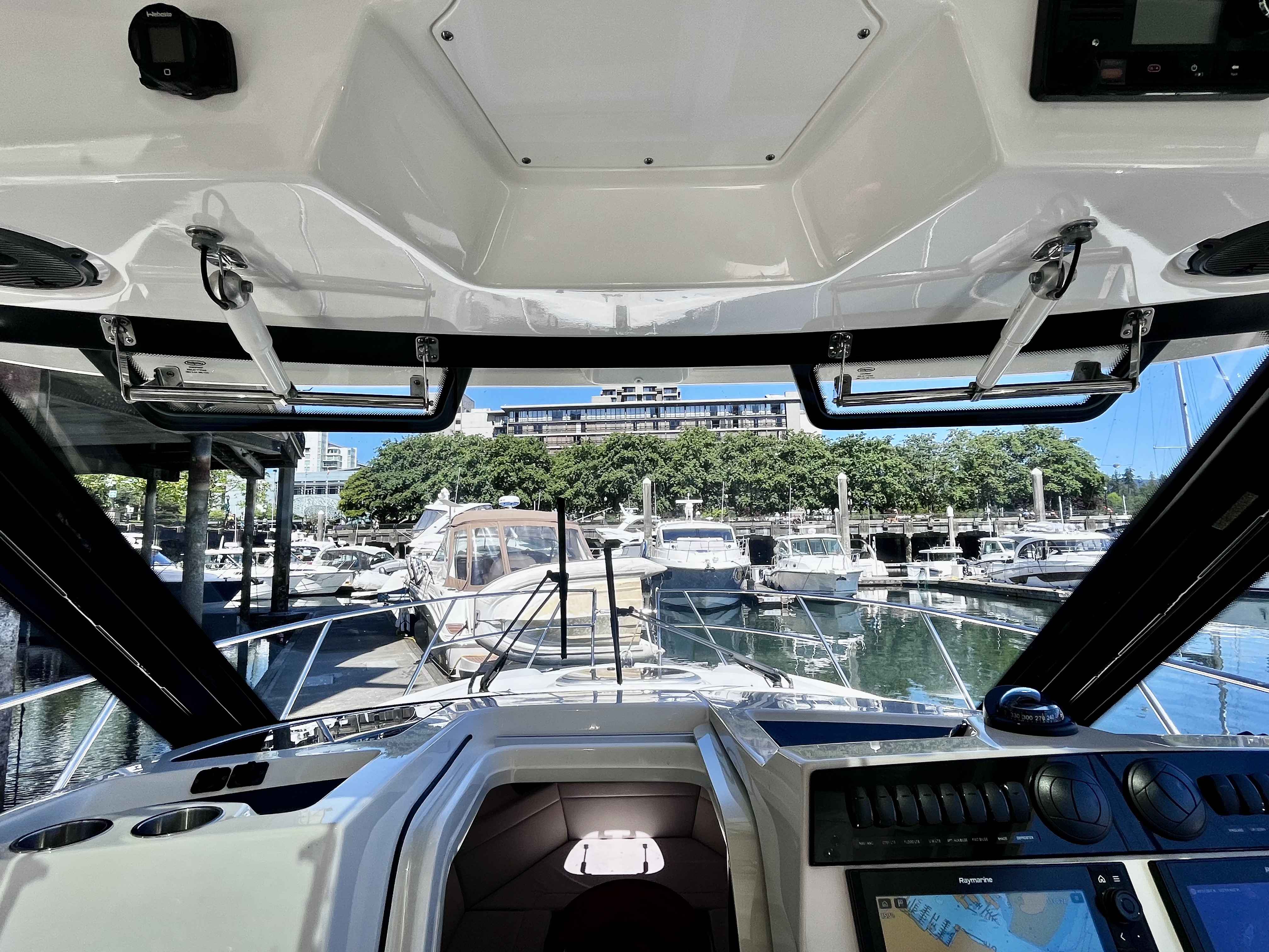 Pre-Owned 2020 Boston whaler 325 Pilothouse for Sale | Vancouver, BC | M&P Yacht Centre | 6a1a1b21a1595ac0f406219b