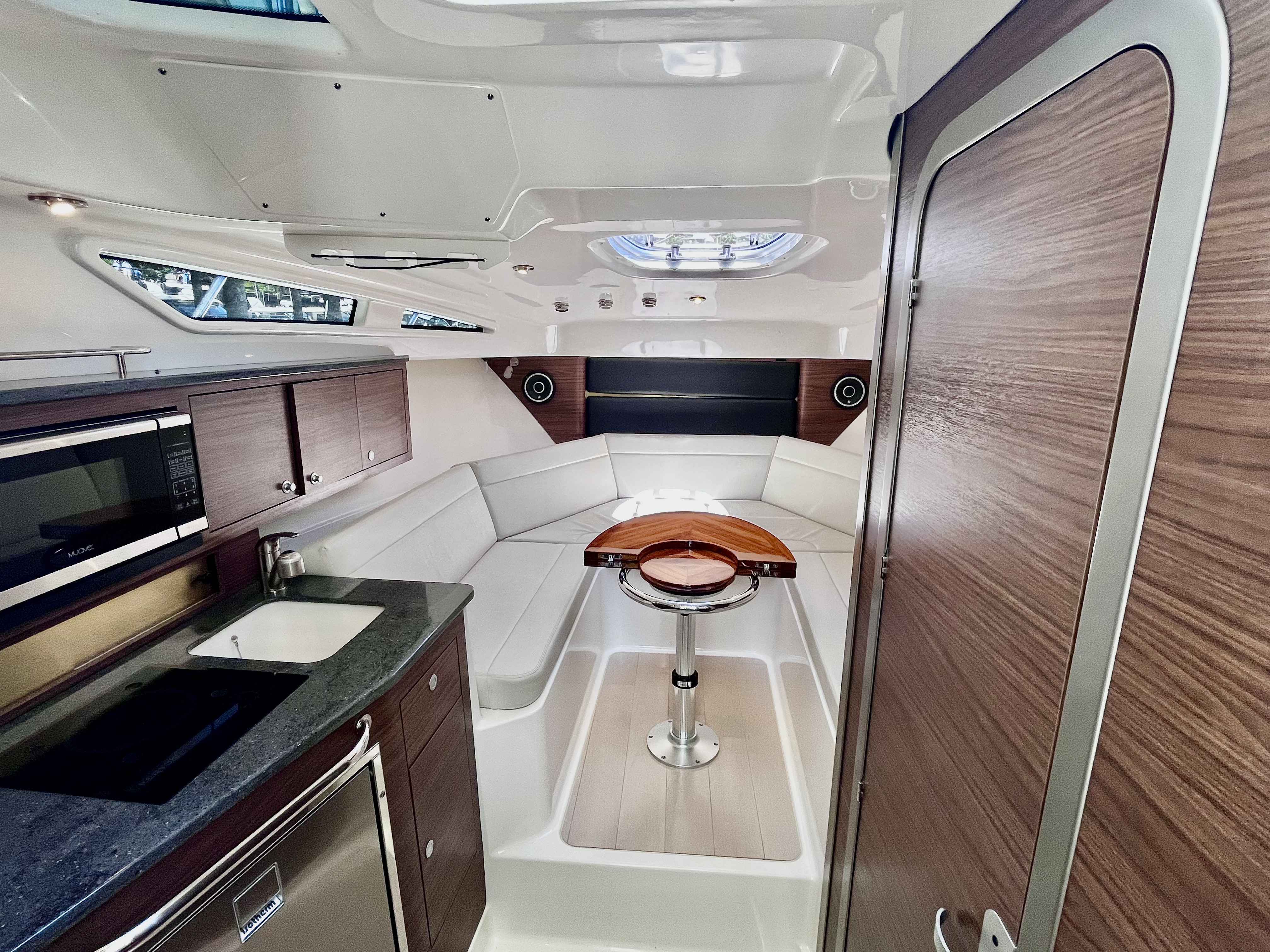 Pre-Owned 2020 Boston whaler 325 Pilothouse for Sale | Vancouver, BC | M&P Yacht Centre | 6a1a1b21a1595ac0f406219b