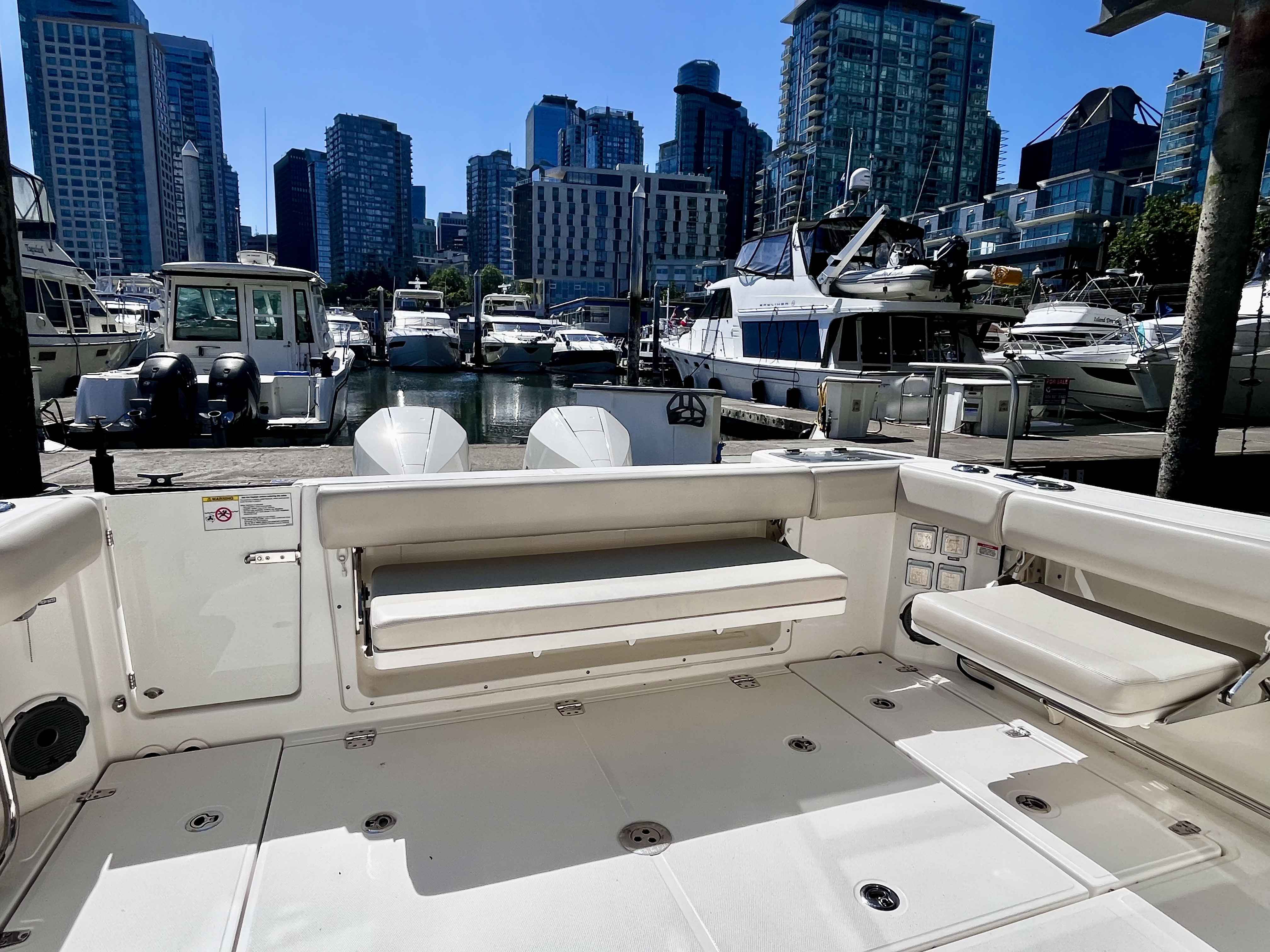 Pre-Owned 2020 Boston whaler 325 Pilothouse for Sale | Vancouver, BC | M&P Yacht Centre | 6a1a1b21a1595ac0f406219b