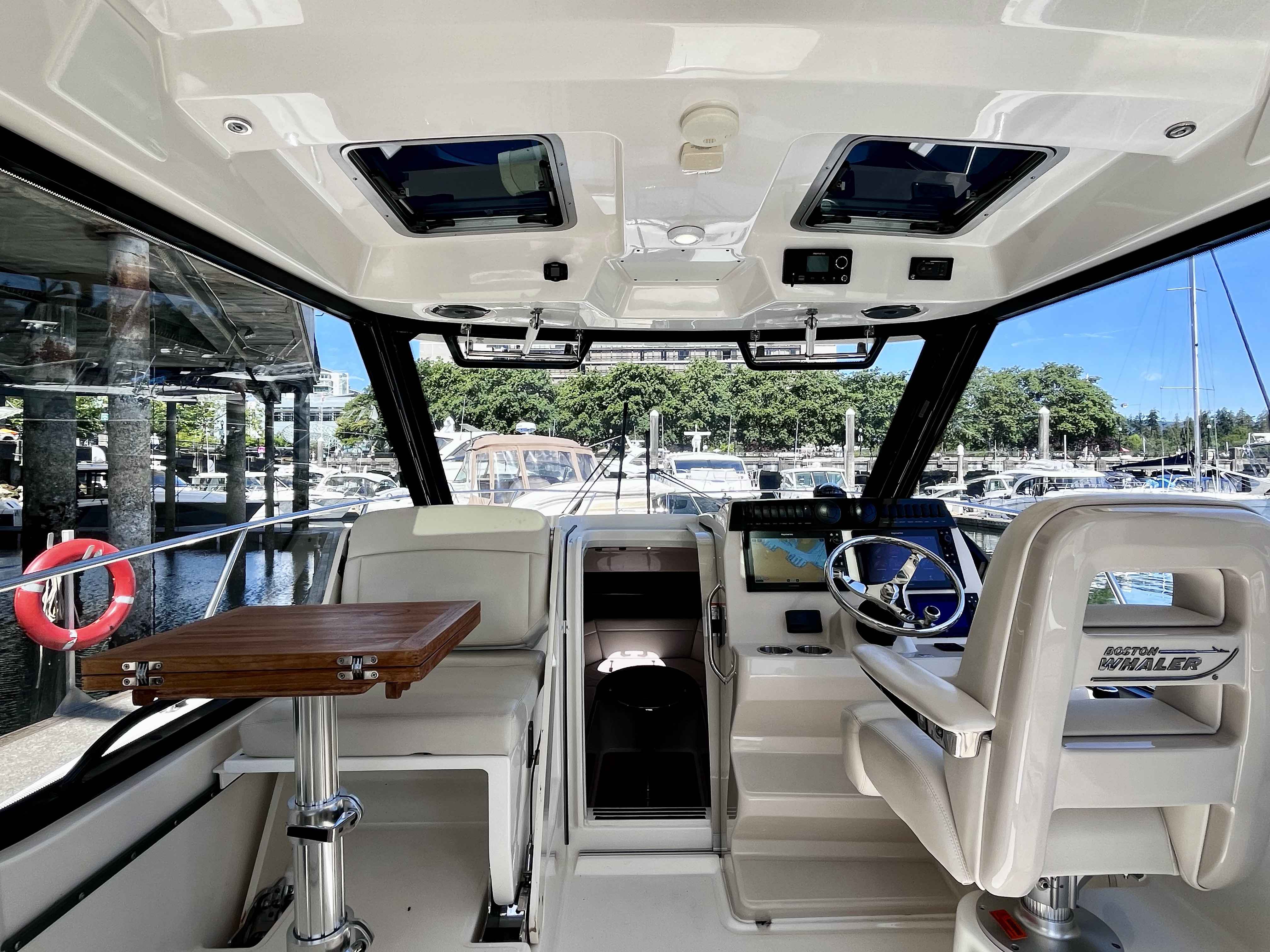 Pre-Owned 2020 Boston whaler 325 Pilothouse for Sale | Vancouver, BC | M&P Yacht Centre | 6a1a1b21a1595ac0f406219b
