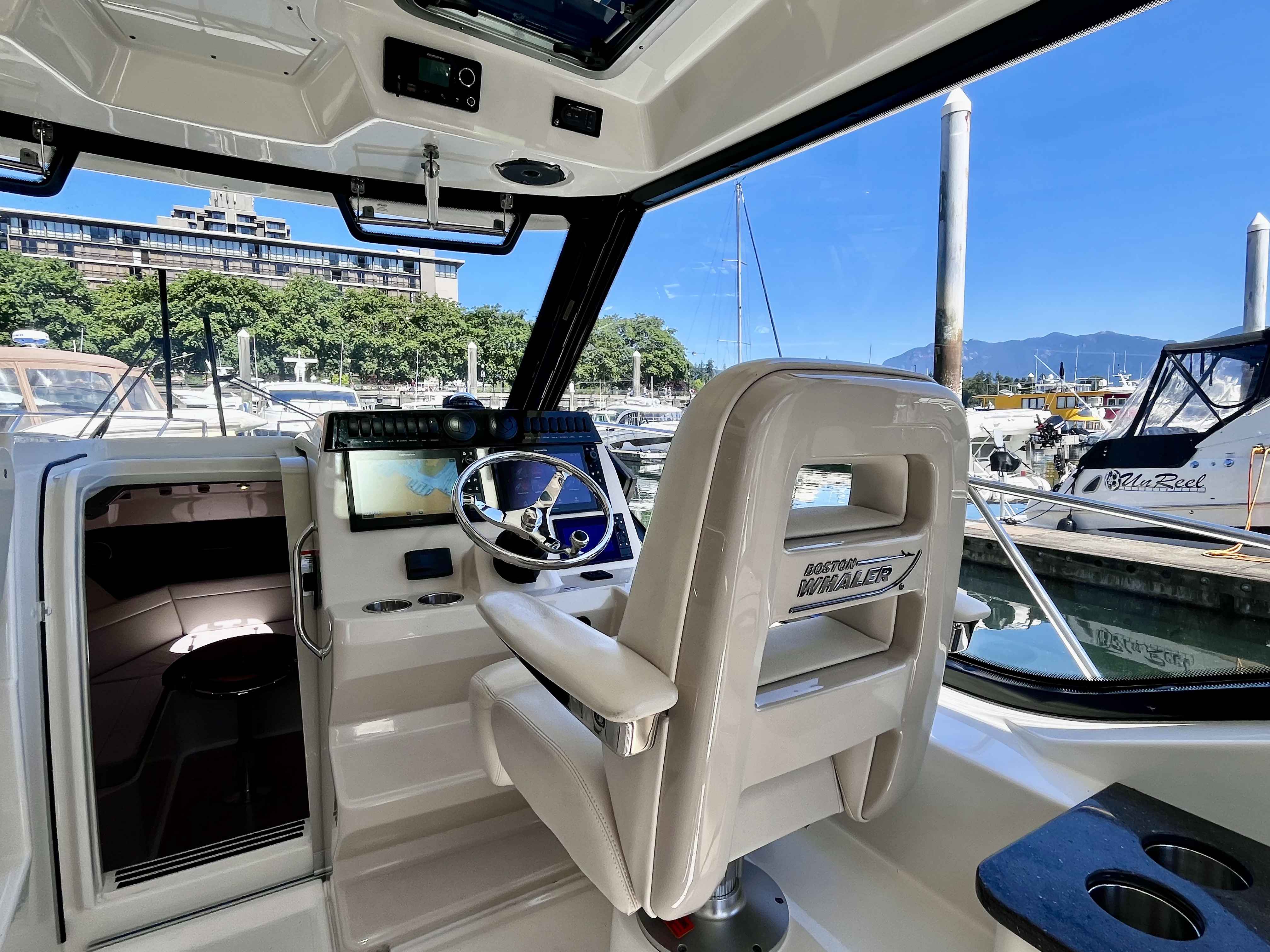 Pre-Owned 2020 Boston whaler 325 Pilothouse for Sale | Vancouver, BC | M&P Yacht Centre | 6a1a1b21a1595ac0f406219b