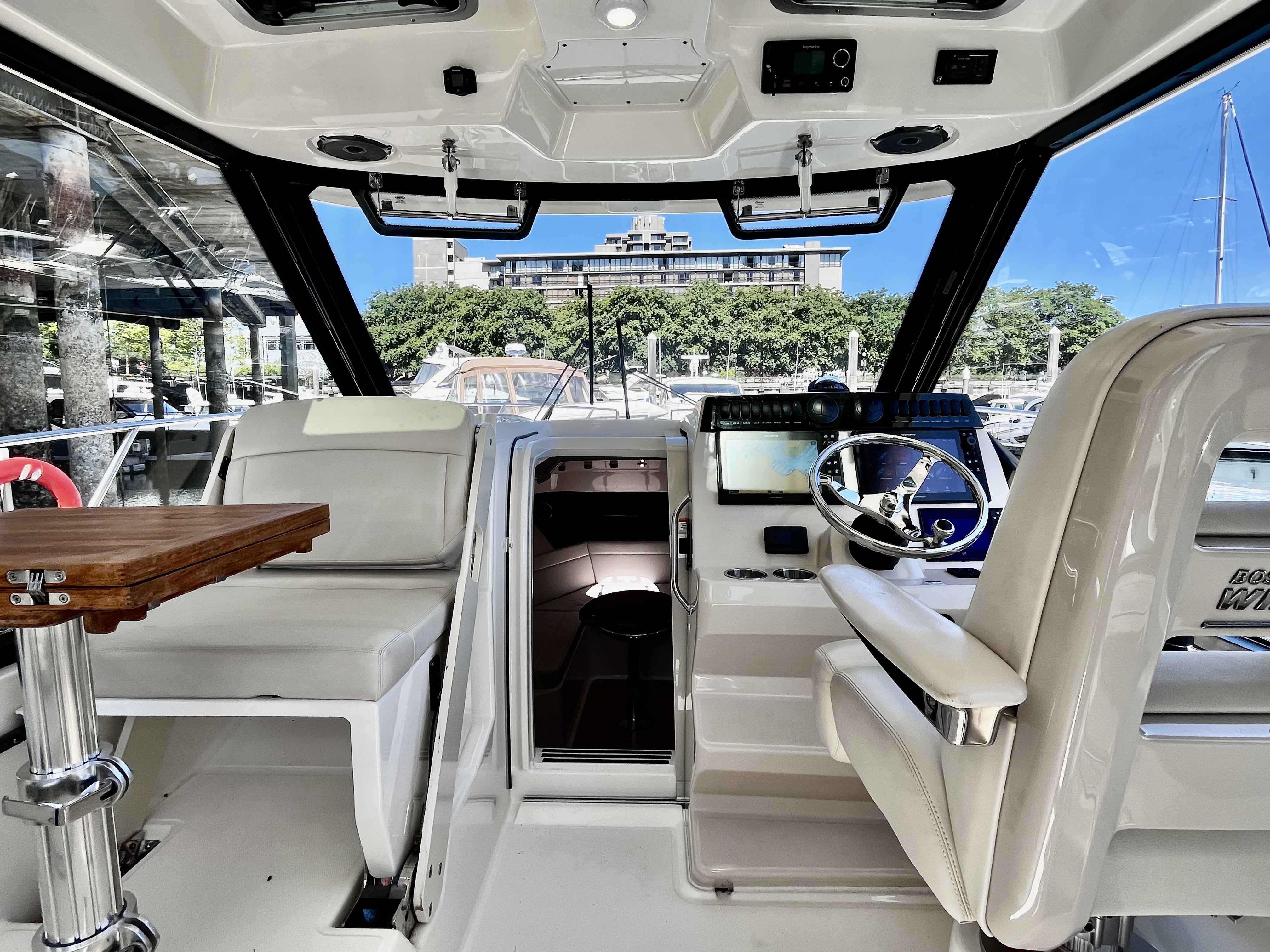 Pre-Owned 2020 Boston whaler 325 Pilothouse for Sale | Vancouver, BC | M&P Yacht Centre | 6a1a1b21a1595ac0f406219b