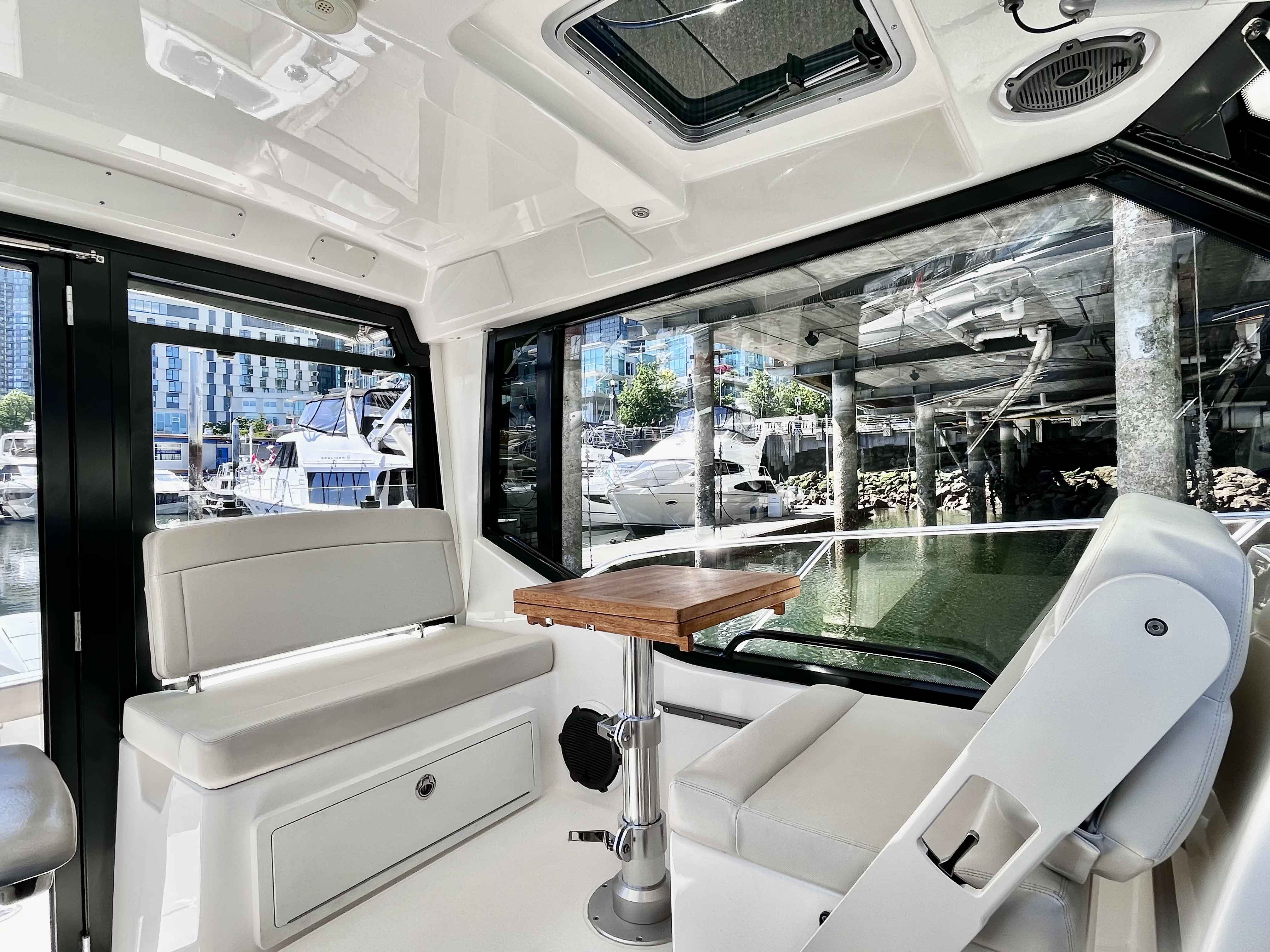Pre-Owned 2020 Boston whaler 325 Pilothouse for Sale | Vancouver, BC | M&P Yacht Centre | 6a1a1b21a1595ac0f406219b