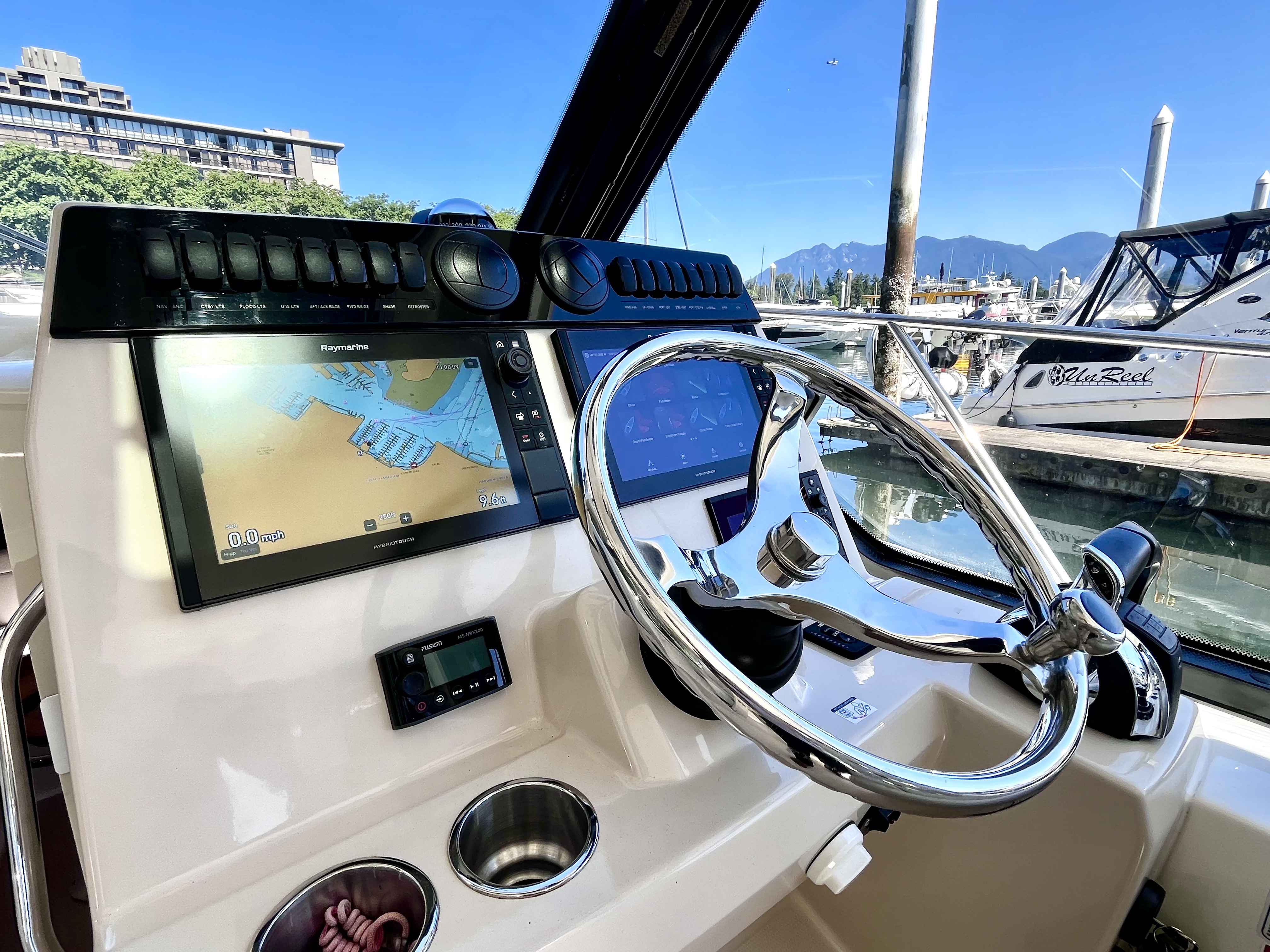 Pre-Owned 2020 Boston whaler 325 Pilothouse for Sale | Vancouver, BC | M&P Yacht Centre | 6a1a1b21a1595ac0f406219b