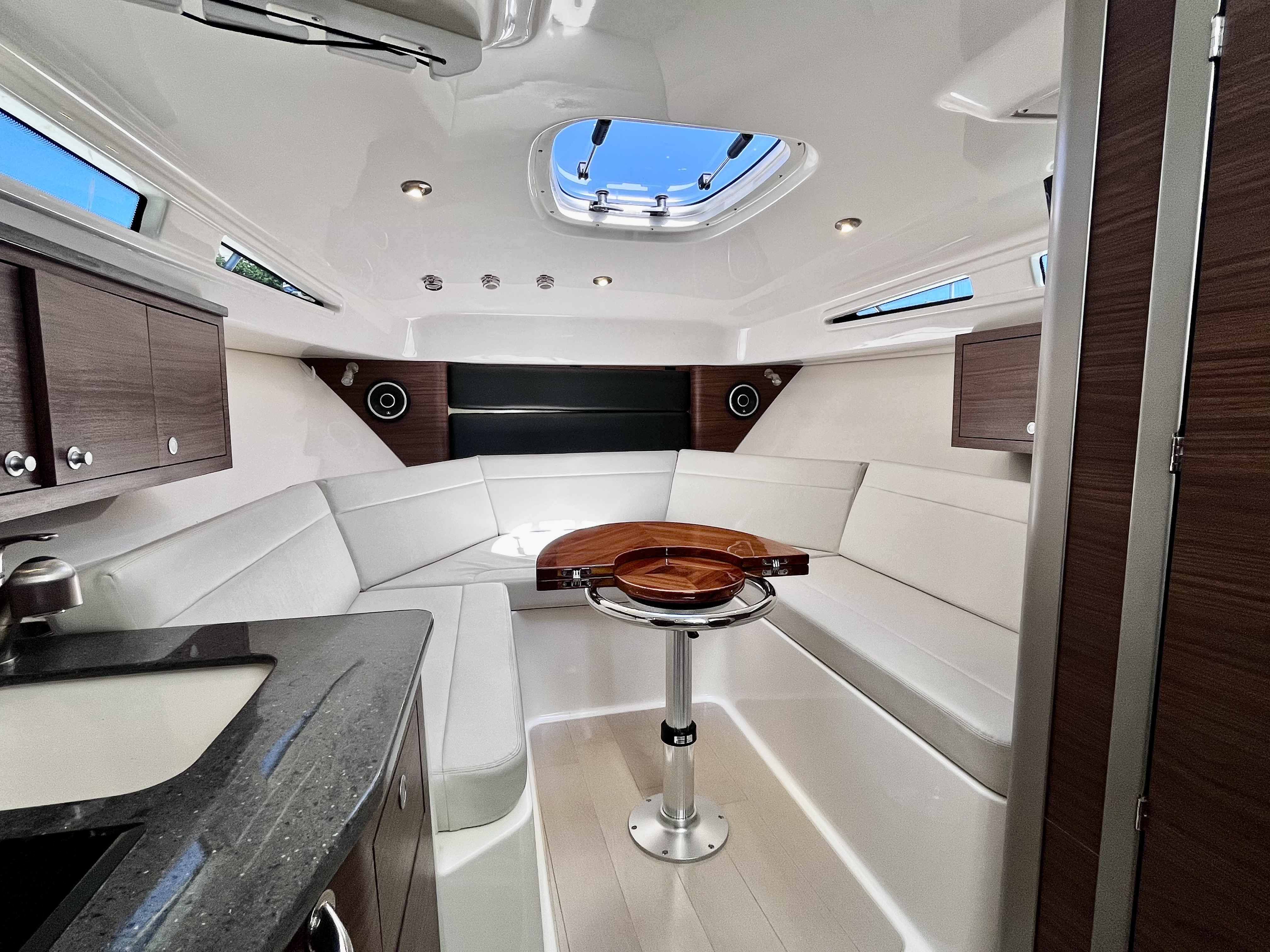 Pre-Owned 2020 Boston whaler 325 Pilothouse for Sale | Vancouver, BC | M&P Yacht Centre | 6a1a1b21a1595ac0f406219b