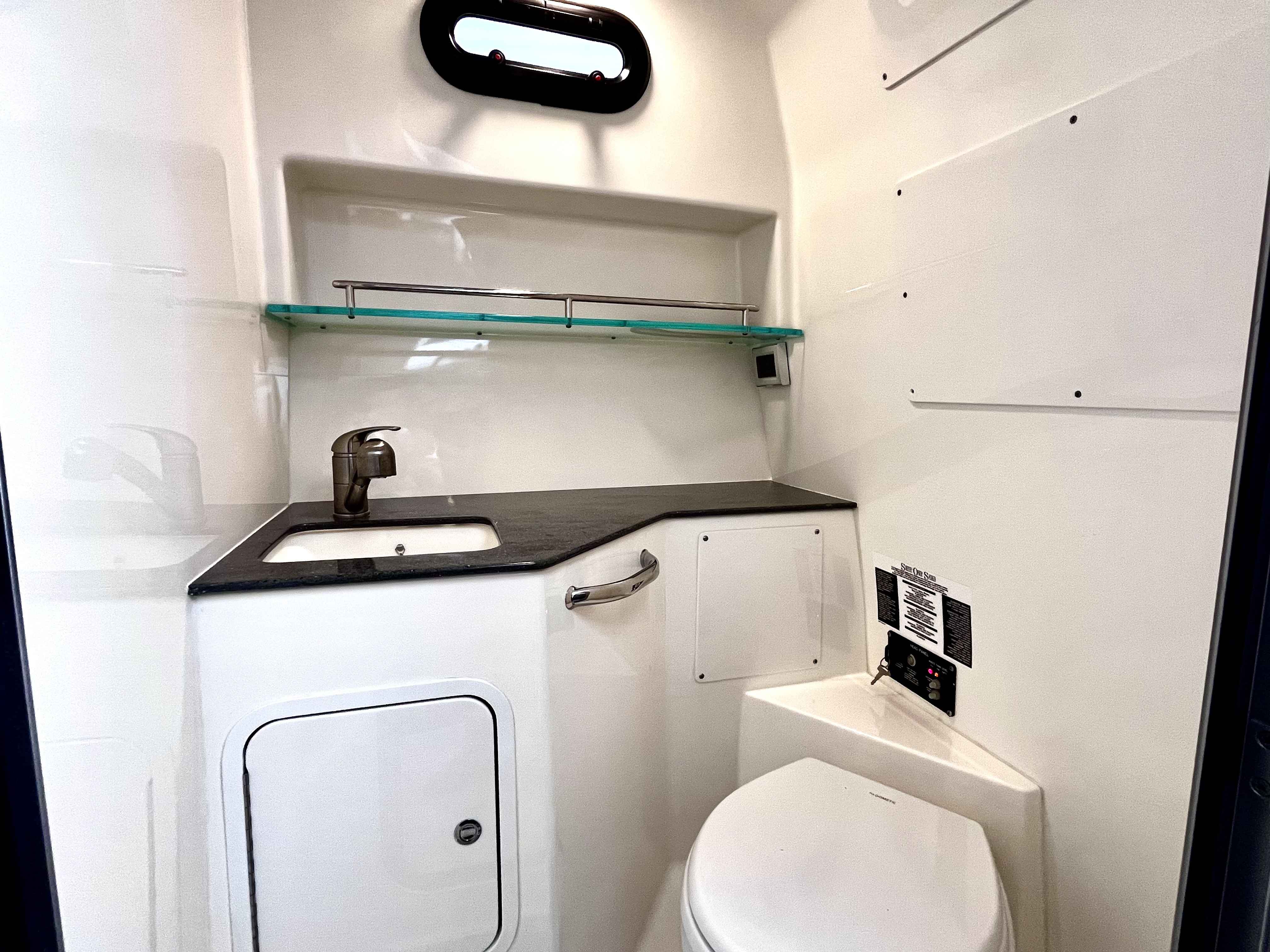Pre-Owned 2020 Boston whaler 325 Pilothouse for Sale | Vancouver, BC | M&P Yacht Centre | 6a1a1b21a1595ac0f406219b