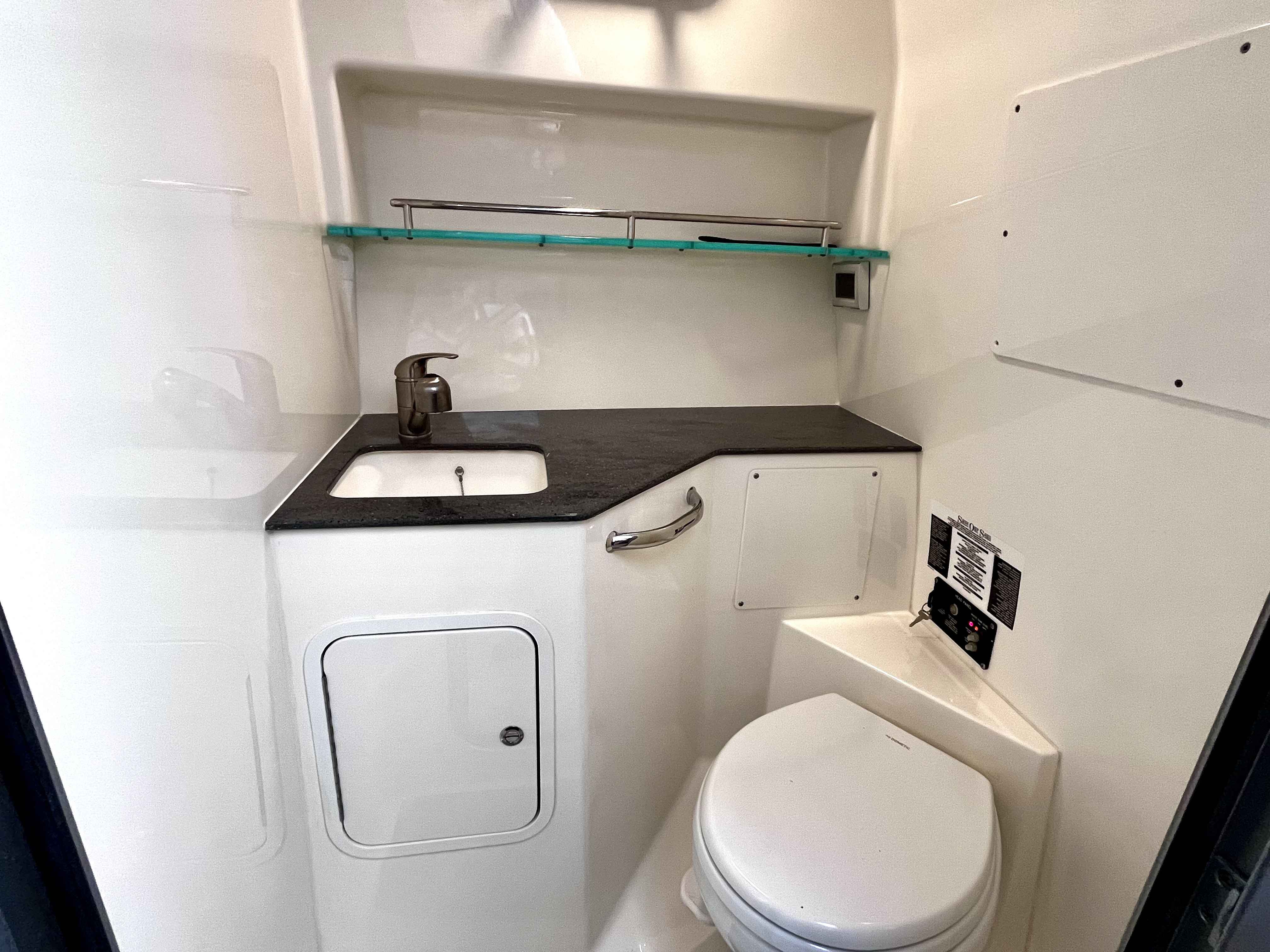Pre-Owned 2020 Boston whaler 325 Pilothouse for Sale | Vancouver, BC | M&P Yacht Centre | 6a1a1b21a1595ac0f406219b