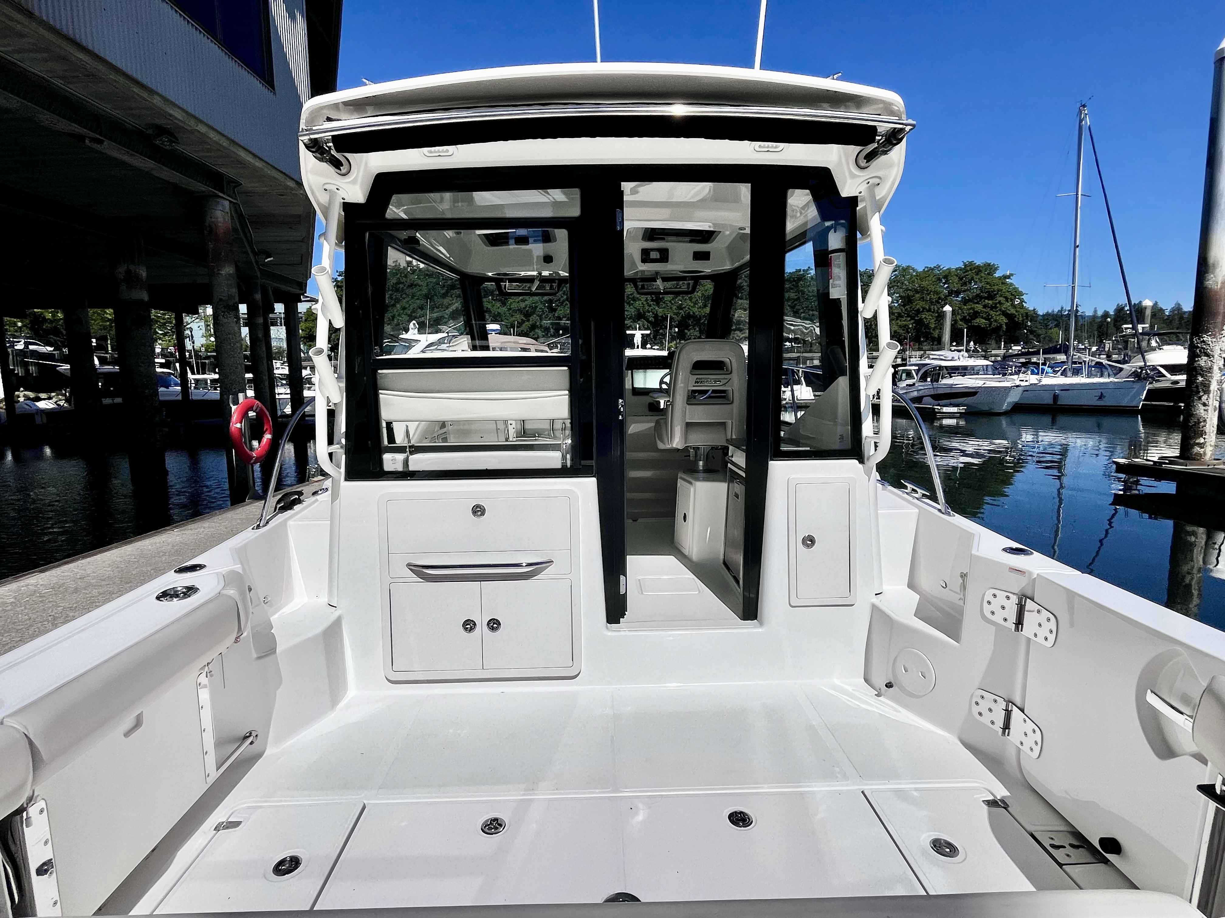 Pre-Owned 2020 Boston whaler 325 Pilothouse for Sale | Vancouver, BC | M&P Yacht Centre | 6a1a1b21a1595ac0f406219b