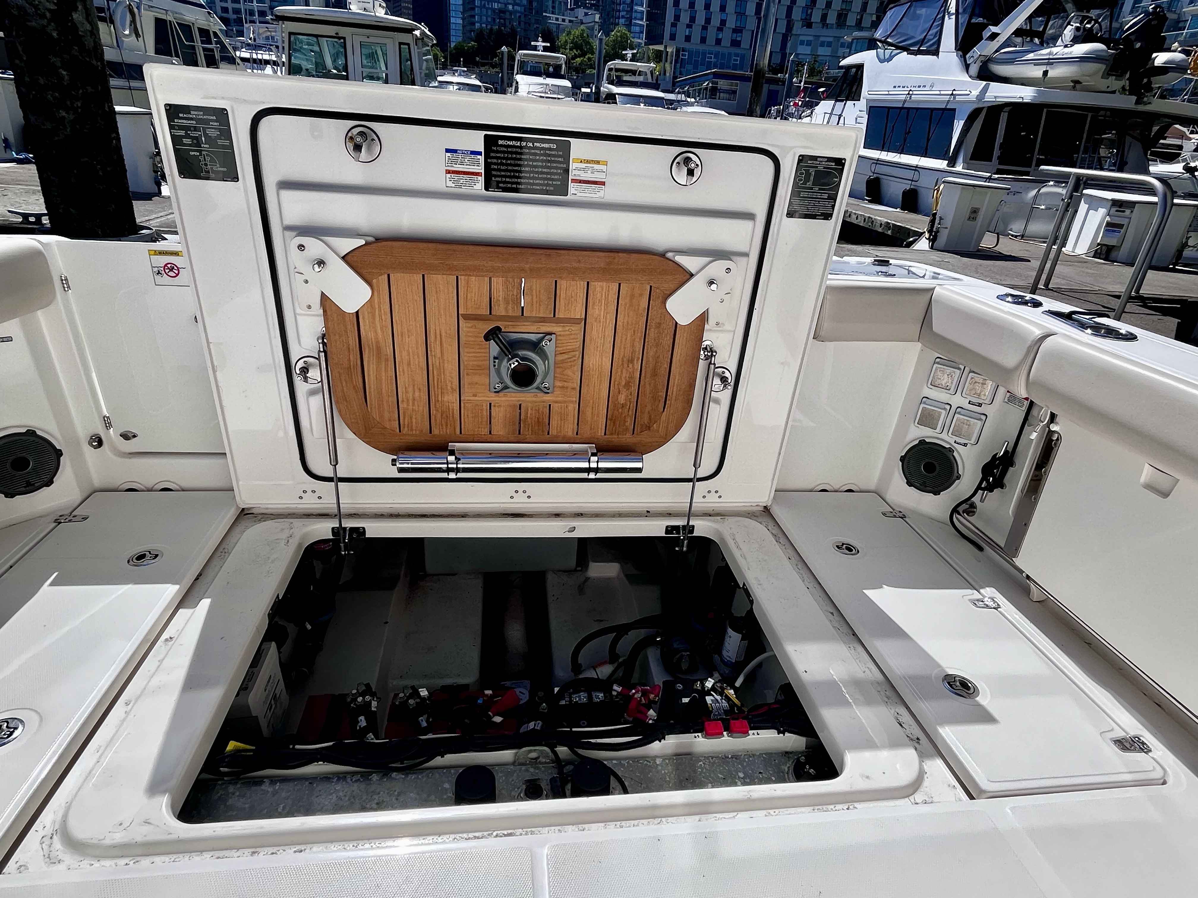 Pre-Owned 2020 Boston whaler 325 Pilothouse for Sale | Vancouver, BC | M&P Yacht Centre | 6a1a1b21a1595ac0f406219b