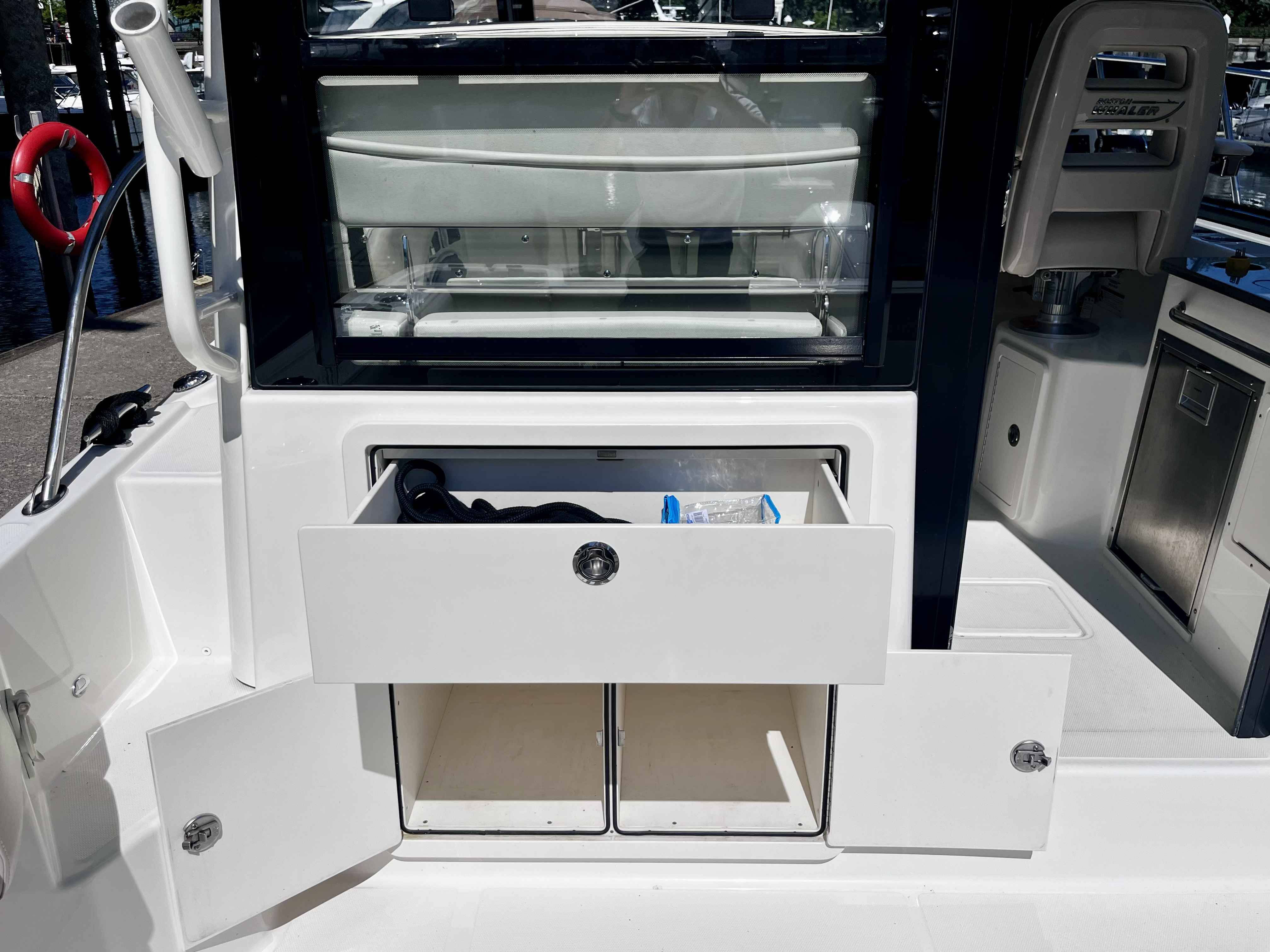 Pre-Owned 2020 Boston whaler 325 Pilothouse for Sale | Vancouver, BC | M&P Yacht Centre | 6a1a1b21a1595ac0f406219b