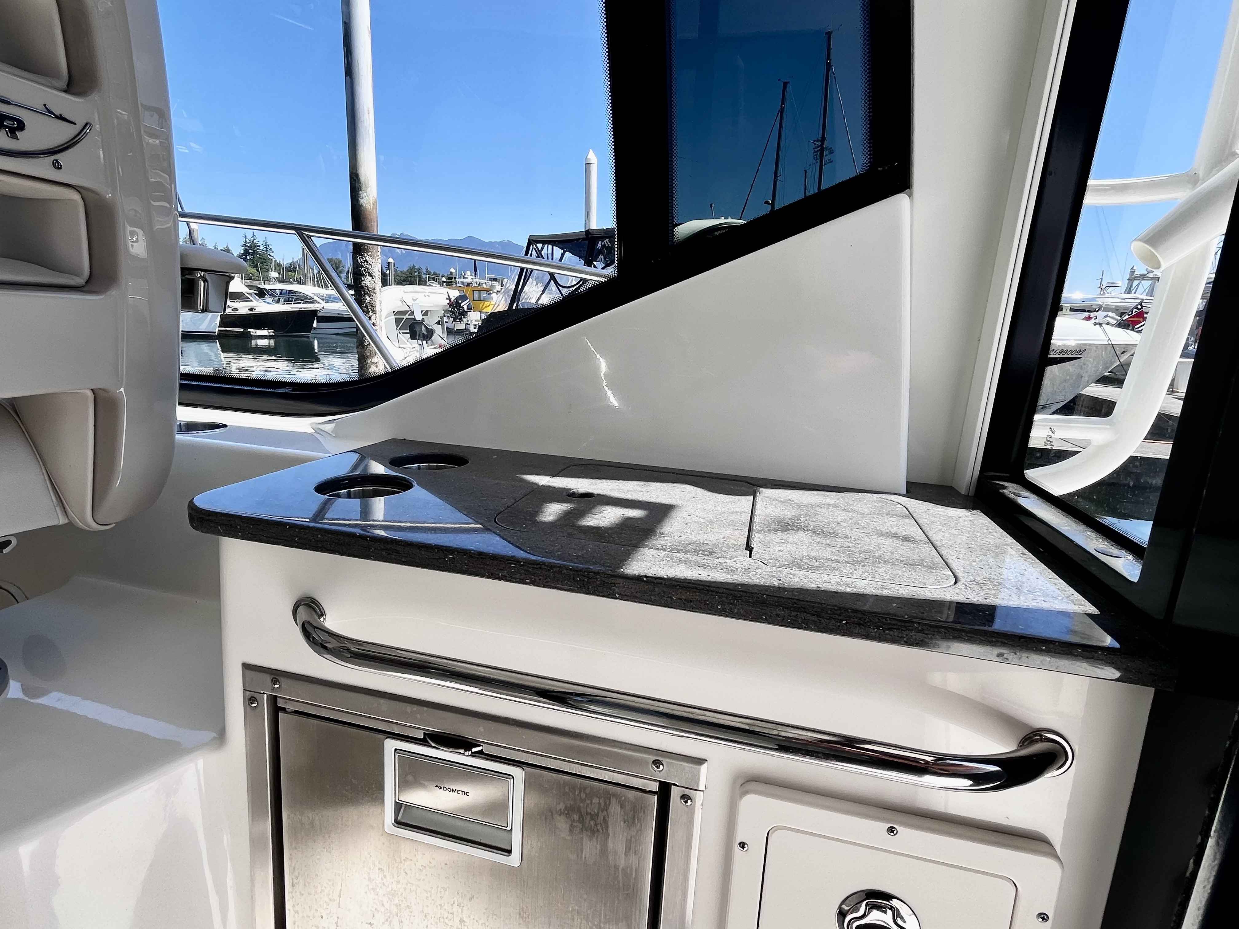 Pre-Owned 2020 Boston whaler 325 Pilothouse for Sale | Vancouver, BC | M&P Yacht Centre | 6a1a1b21a1595ac0f406219b