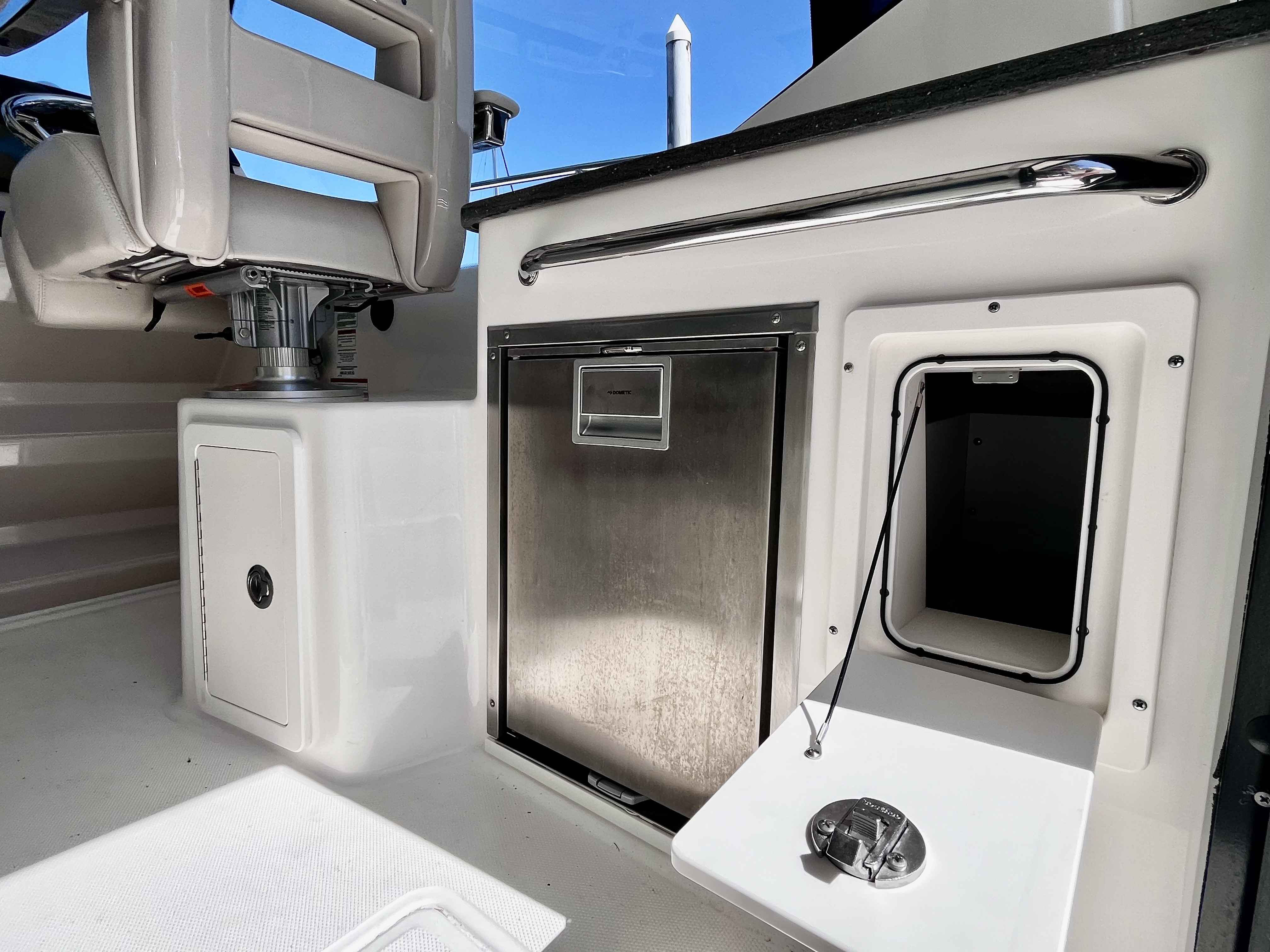 Pre-Owned 2020 Boston whaler 325 Pilothouse for Sale | Vancouver, BC | M&P Yacht Centre | 6a1a1b21a1595ac0f406219b