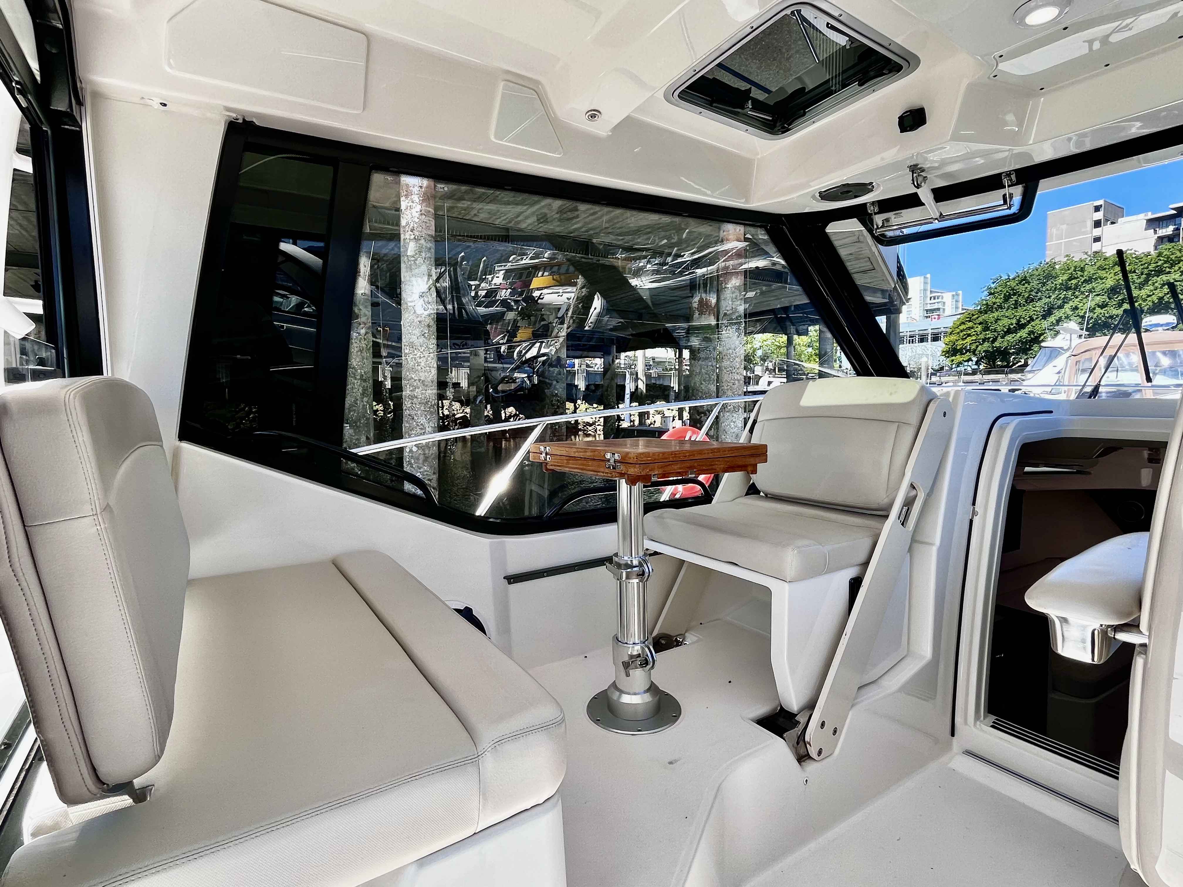 Pre-Owned 2020 Boston whaler 325 Pilothouse for Sale | Vancouver, BC | M&P Yacht Centre | 6a1a1b21a1595ac0f406219b