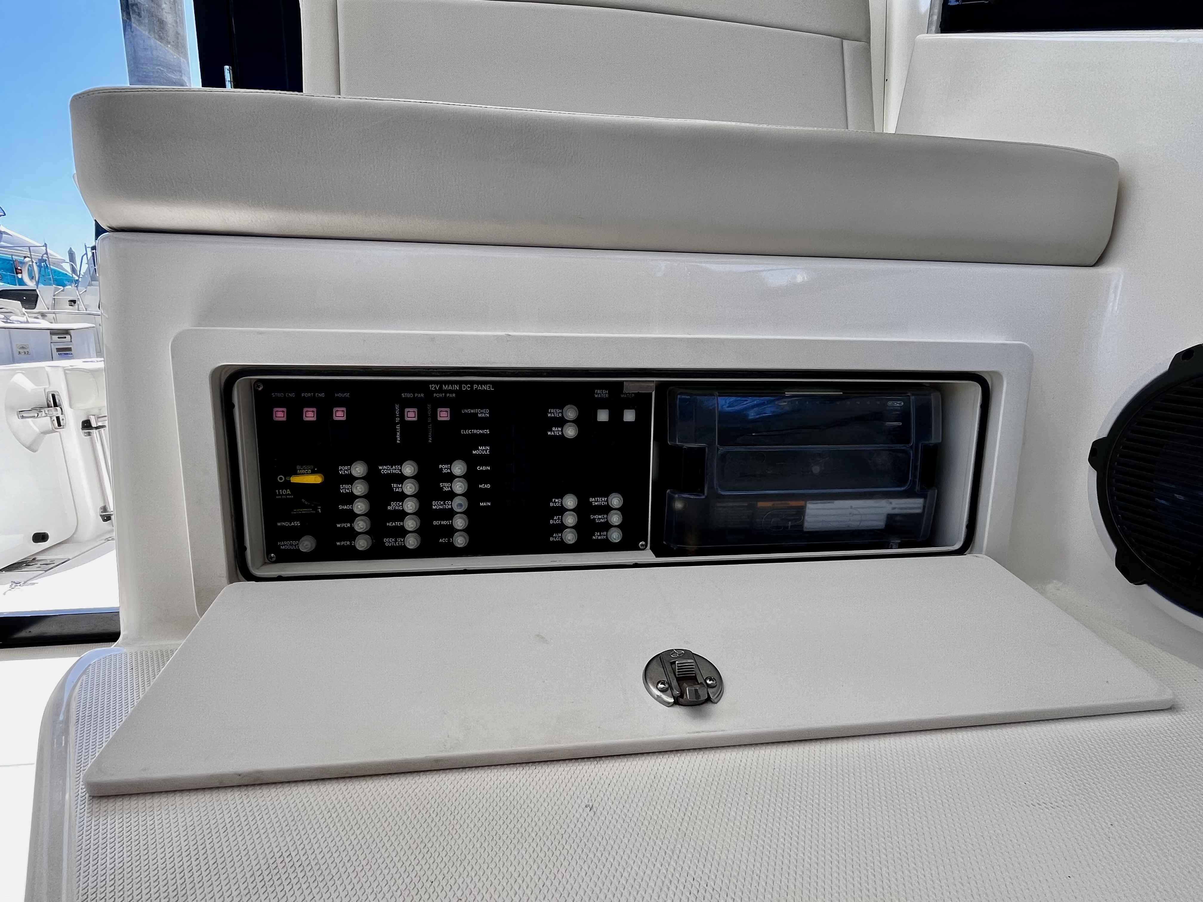 Pre-Owned 2020 Boston whaler 325 Pilothouse for Sale | Vancouver, BC | M&P Yacht Centre | 6a1a1b21a1595ac0f406219b