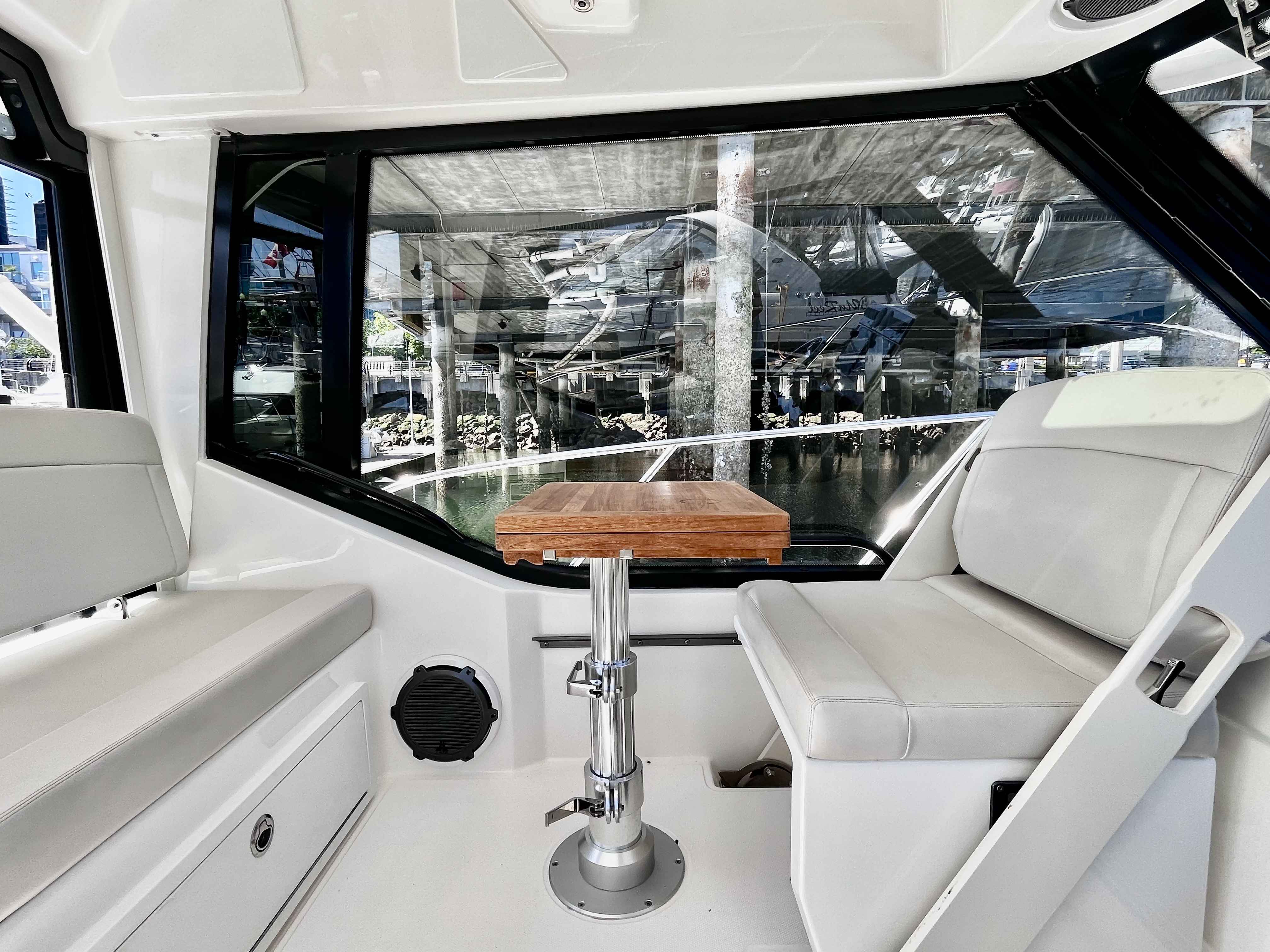Pre-Owned 2020 Boston whaler 325 Pilothouse for Sale | Vancouver, BC | M&P Yacht Centre | 6a1a1b21a1595ac0f406219b