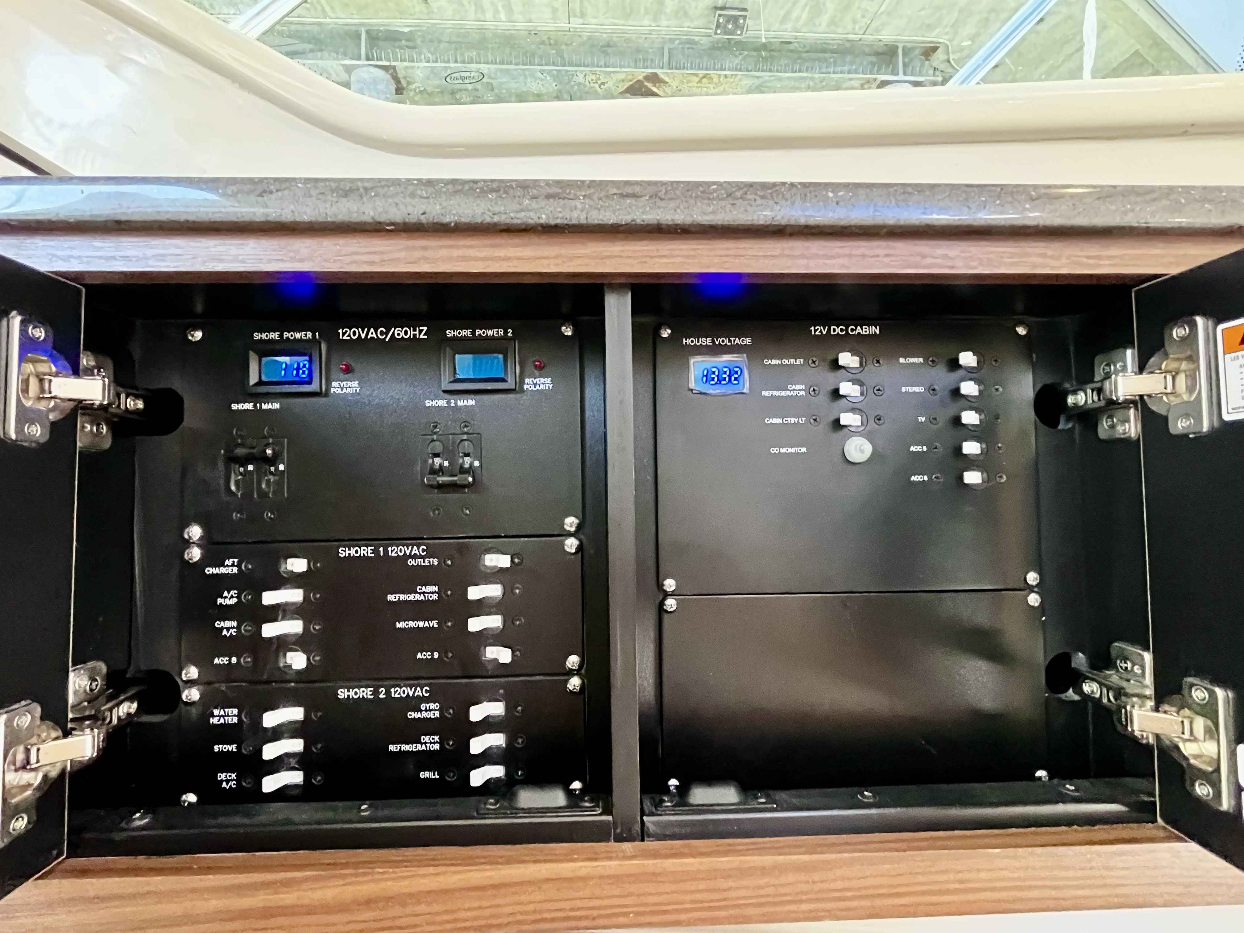 Pre-Owned 2020 Boston whaler 325 Pilothouse for Sale | Vancouver, BC | M&P Yacht Centre | 6a1a1b21a1595ac0f406219b