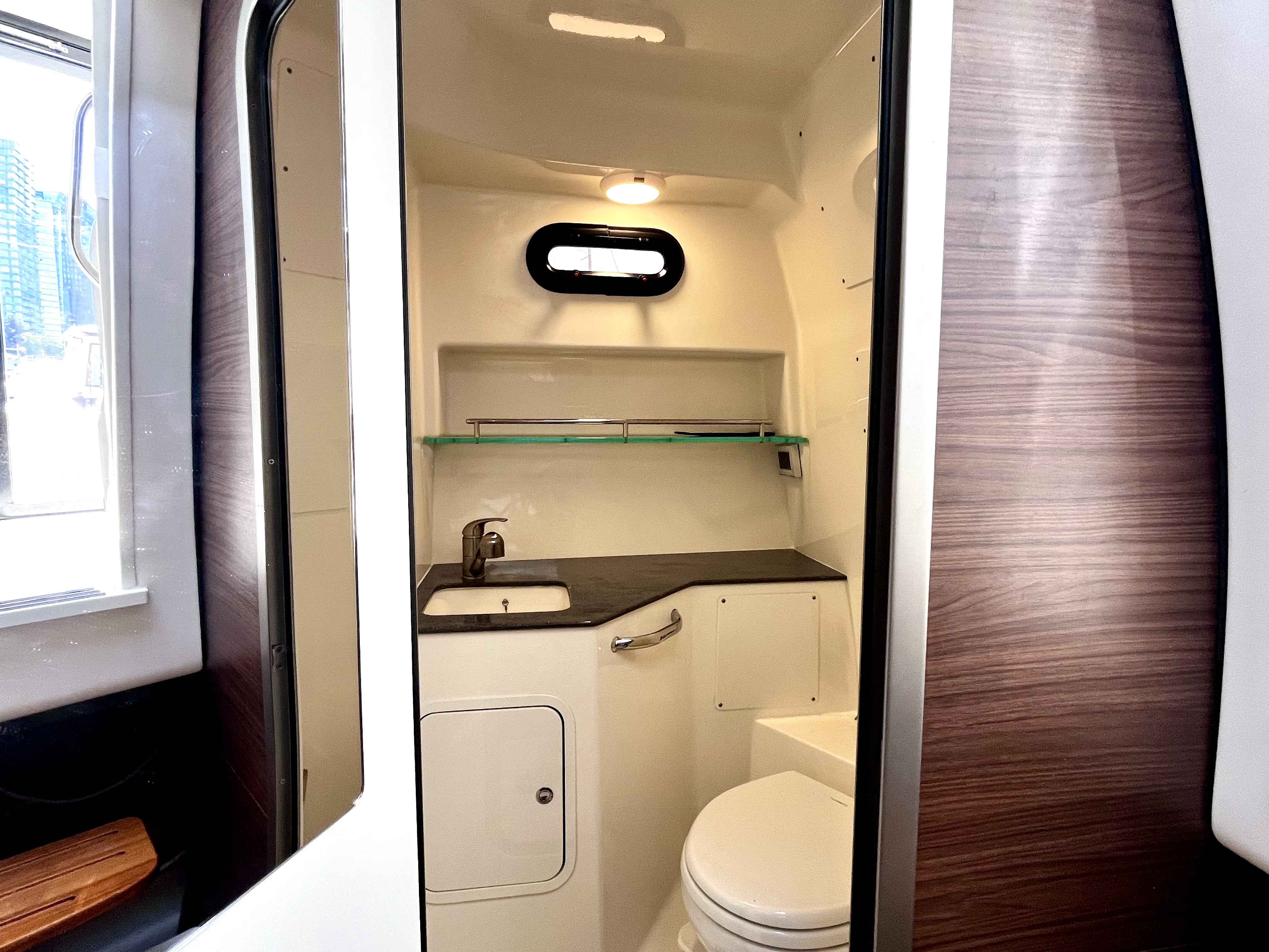 Pre-Owned 2020 Boston whaler 325 Pilothouse for Sale | Vancouver, BC | M&P Yacht Centre | 6a1a1b21a1595ac0f406219b