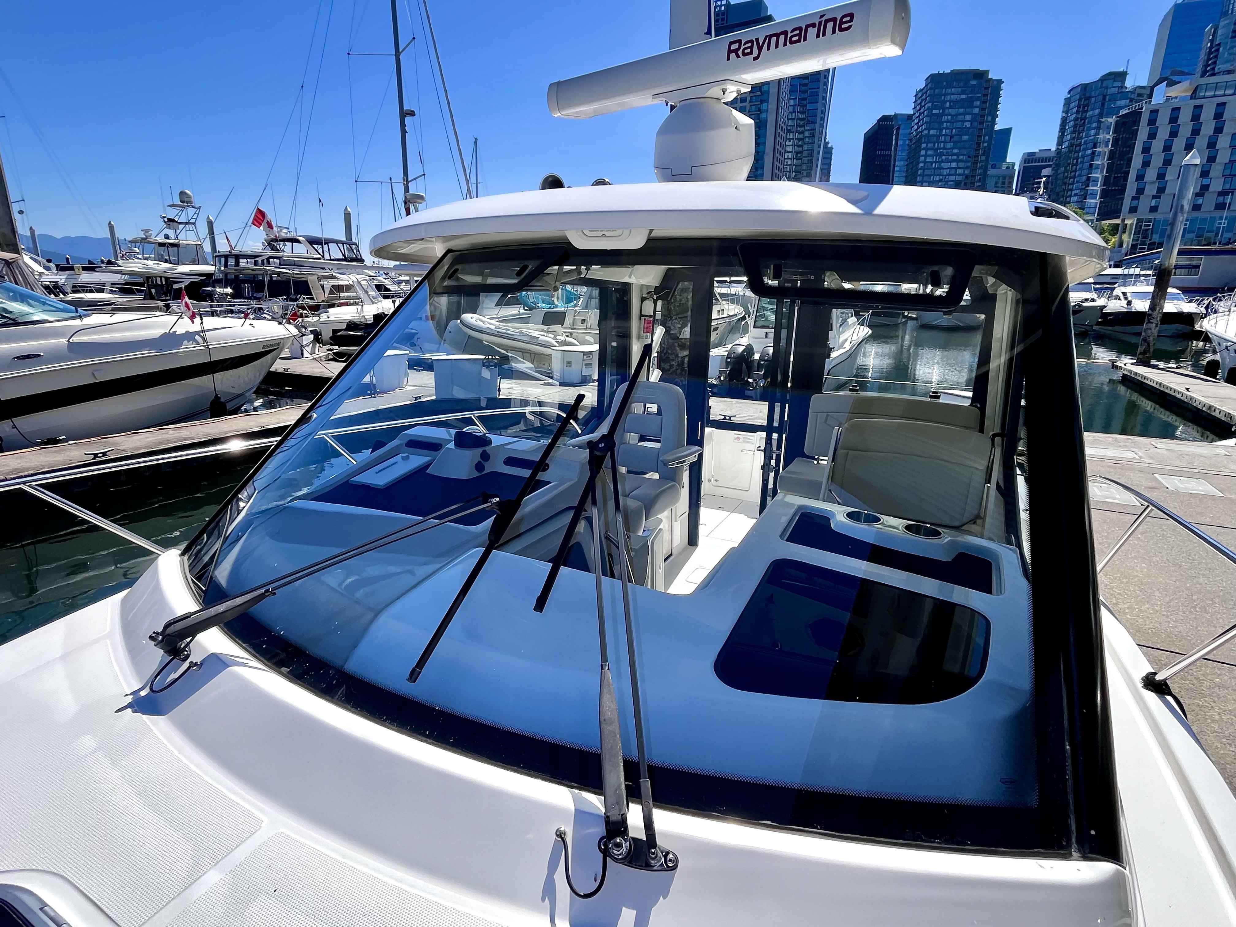 Pre-Owned 2020 Boston whaler 325 Pilothouse for Sale | Vancouver, BC | M&P Yacht Centre | 6a1a1b21a1595ac0f406219b
