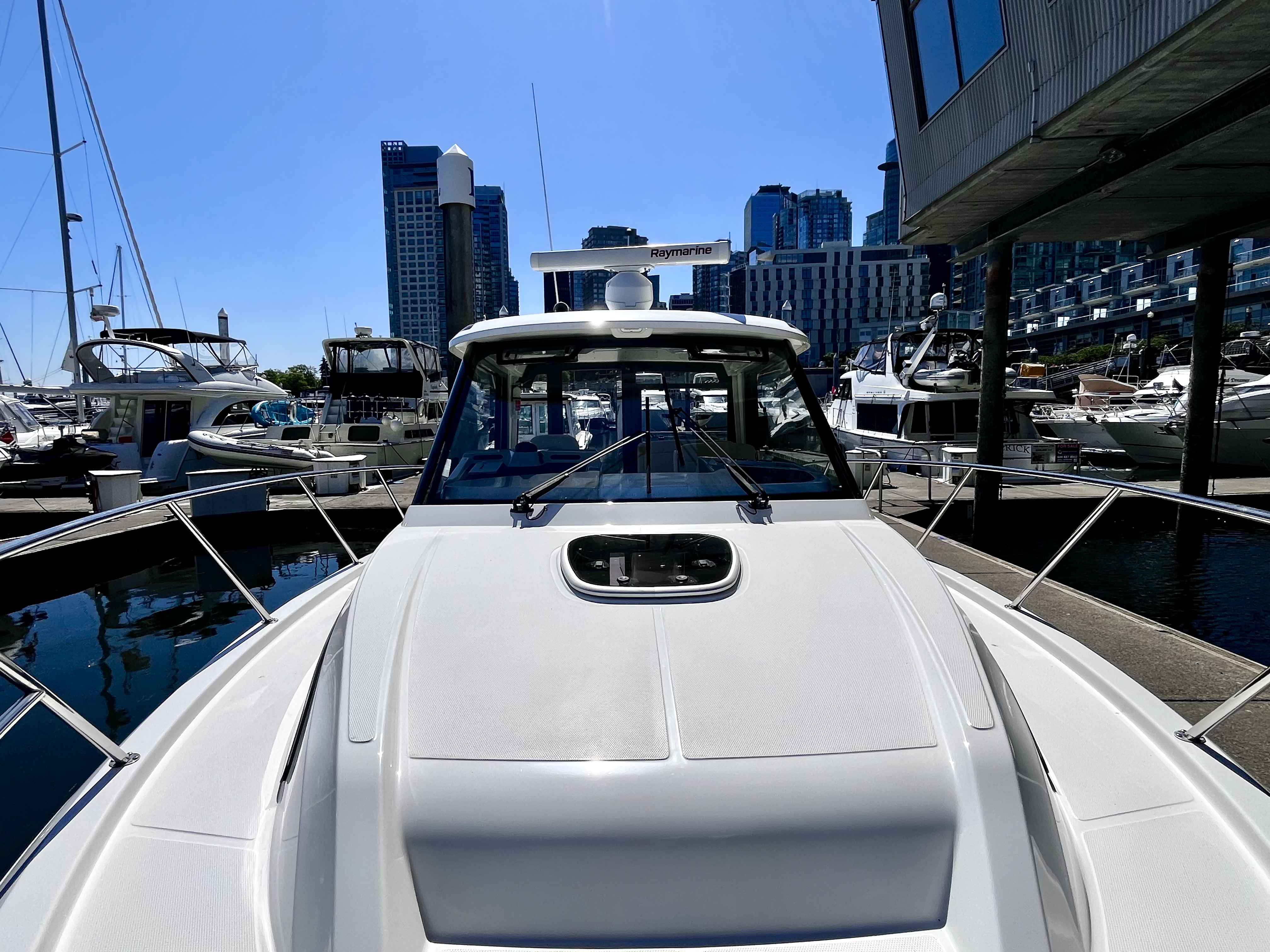 Pre-Owned 2020 Boston whaler 325 Pilothouse for Sale | Vancouver, BC | M&P Yacht Centre | 6a1a1b21a1595ac0f406219b