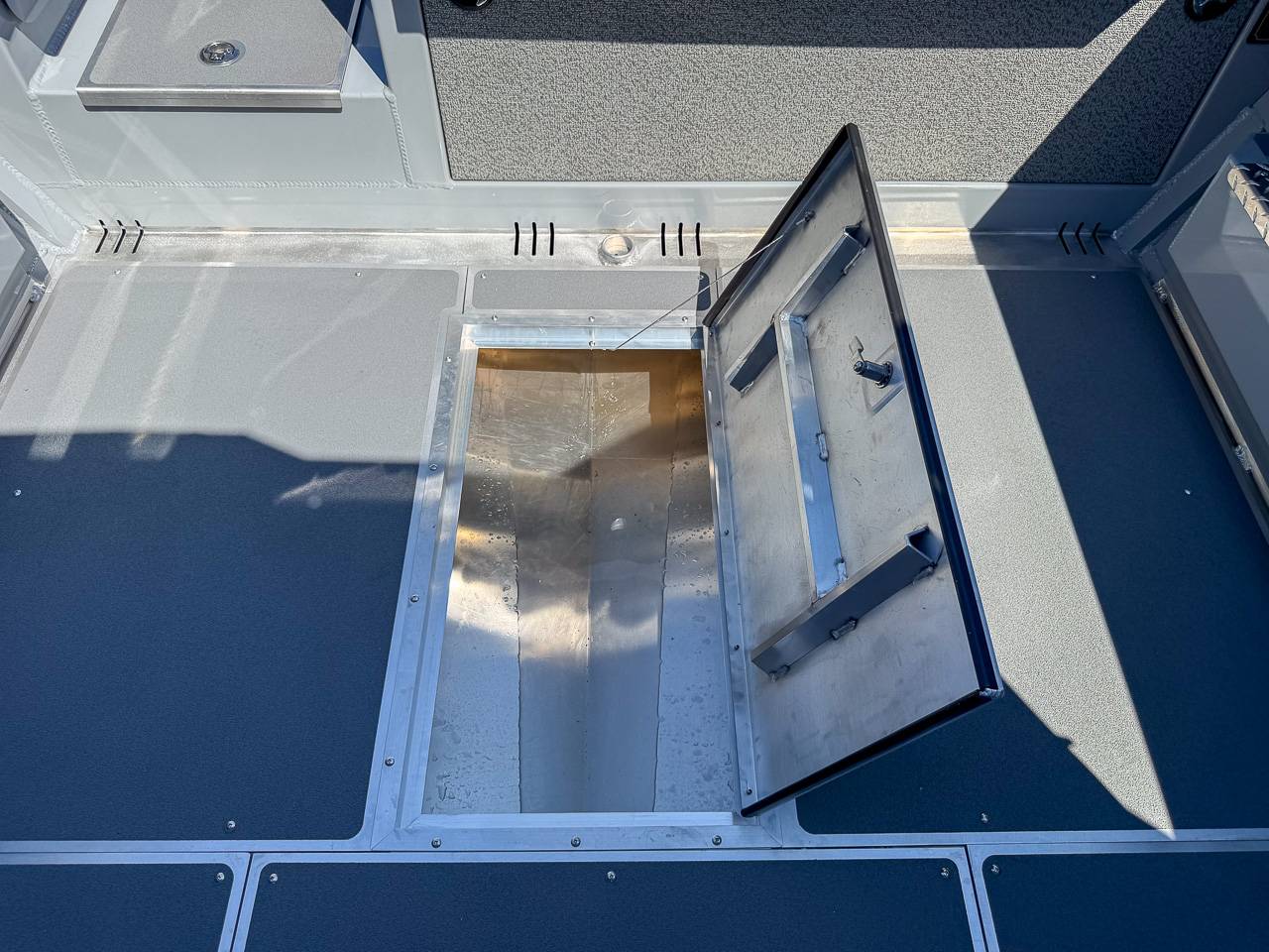 2026 HEWESCRAFT 210 SEA RUNNER HARD TOP