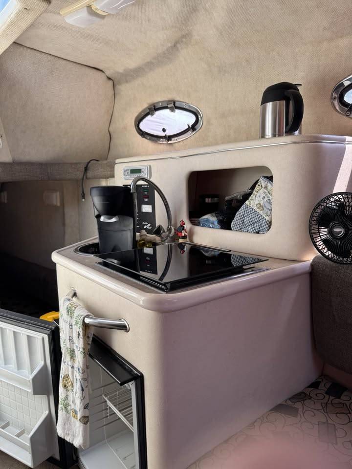 2001 Searay 240 Cabin Cruiser-7