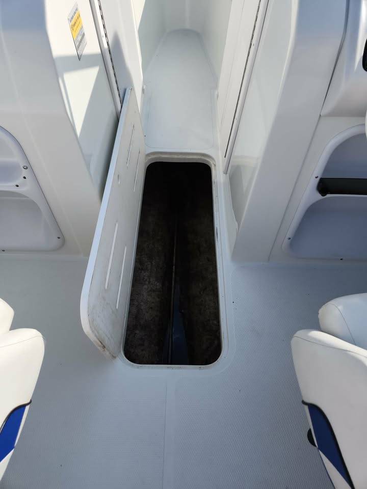 2000 STARCRAFT 2210 GT W/ 5.0 MERCRUISER WITH TRAILER-9