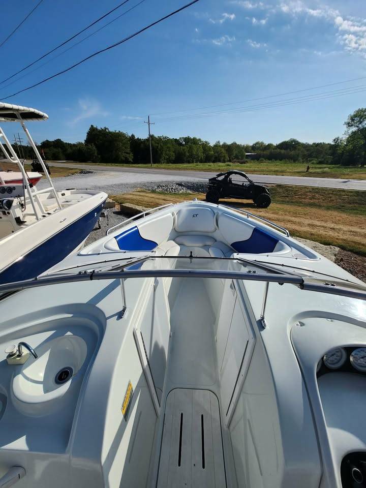 2000 STARCRAFT 2210 GT W/ 5.0 MERCRUISER WITH TRAILER-11