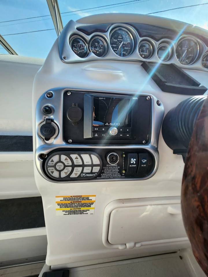 2005 CROWNLINE 270 CR WITH TRIPLE AXLE TRAILER-7