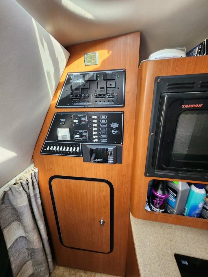 2005 CROWNLINE 270 CR WITH TRIPLE AXLE TRAILER-10