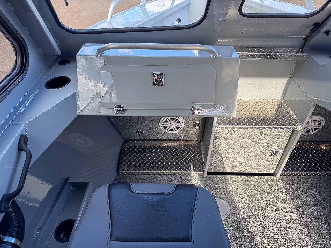 2027 HEWESCRAFT 240 OCEAN PRO HARD TOP