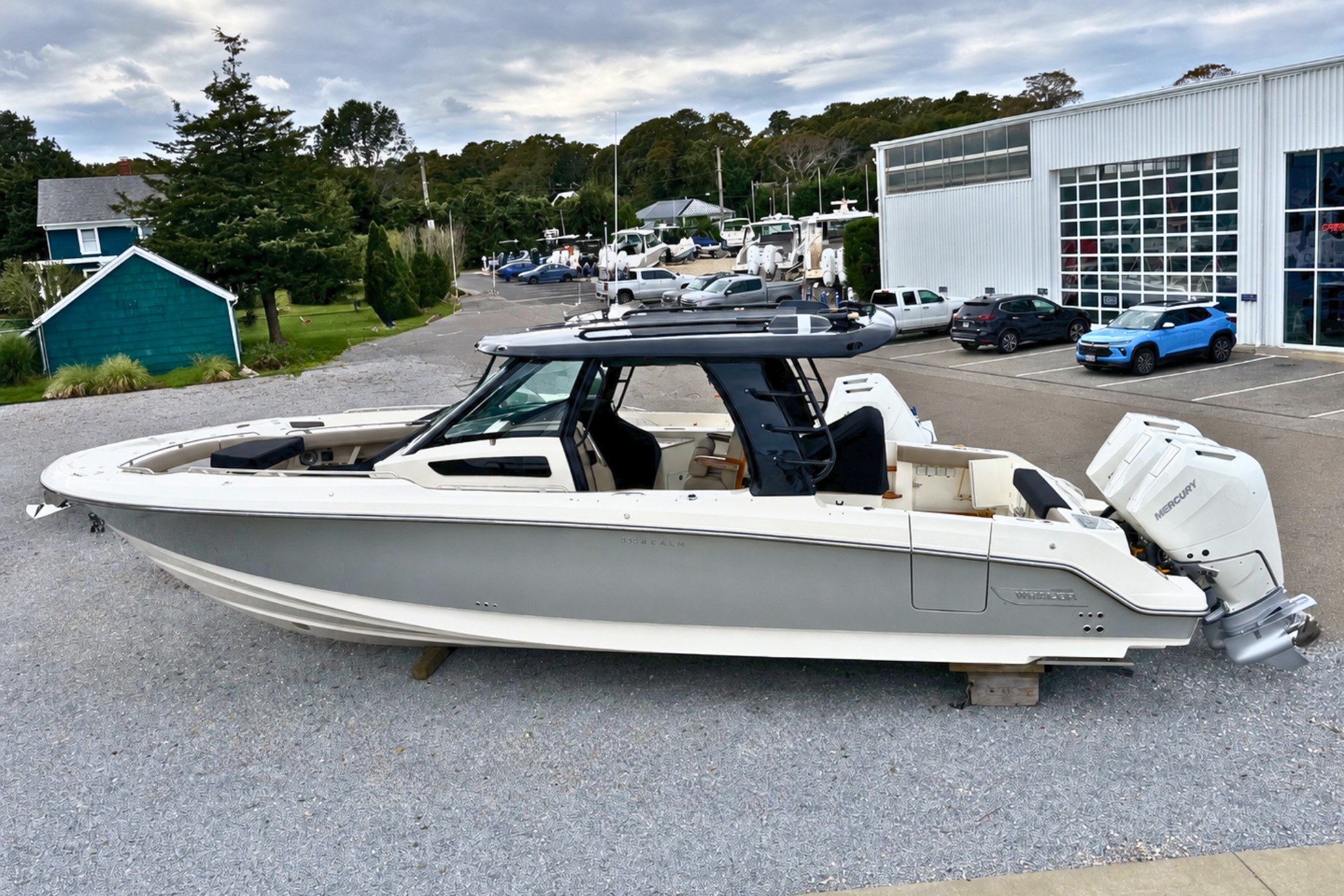 2027 Boston whaler 350 Realm