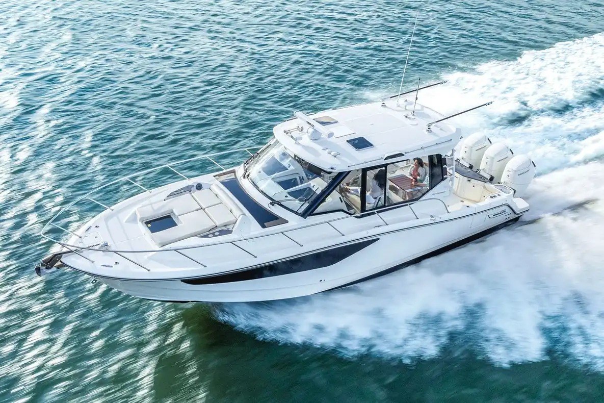 2027 Boston whaler 405 Conquest
