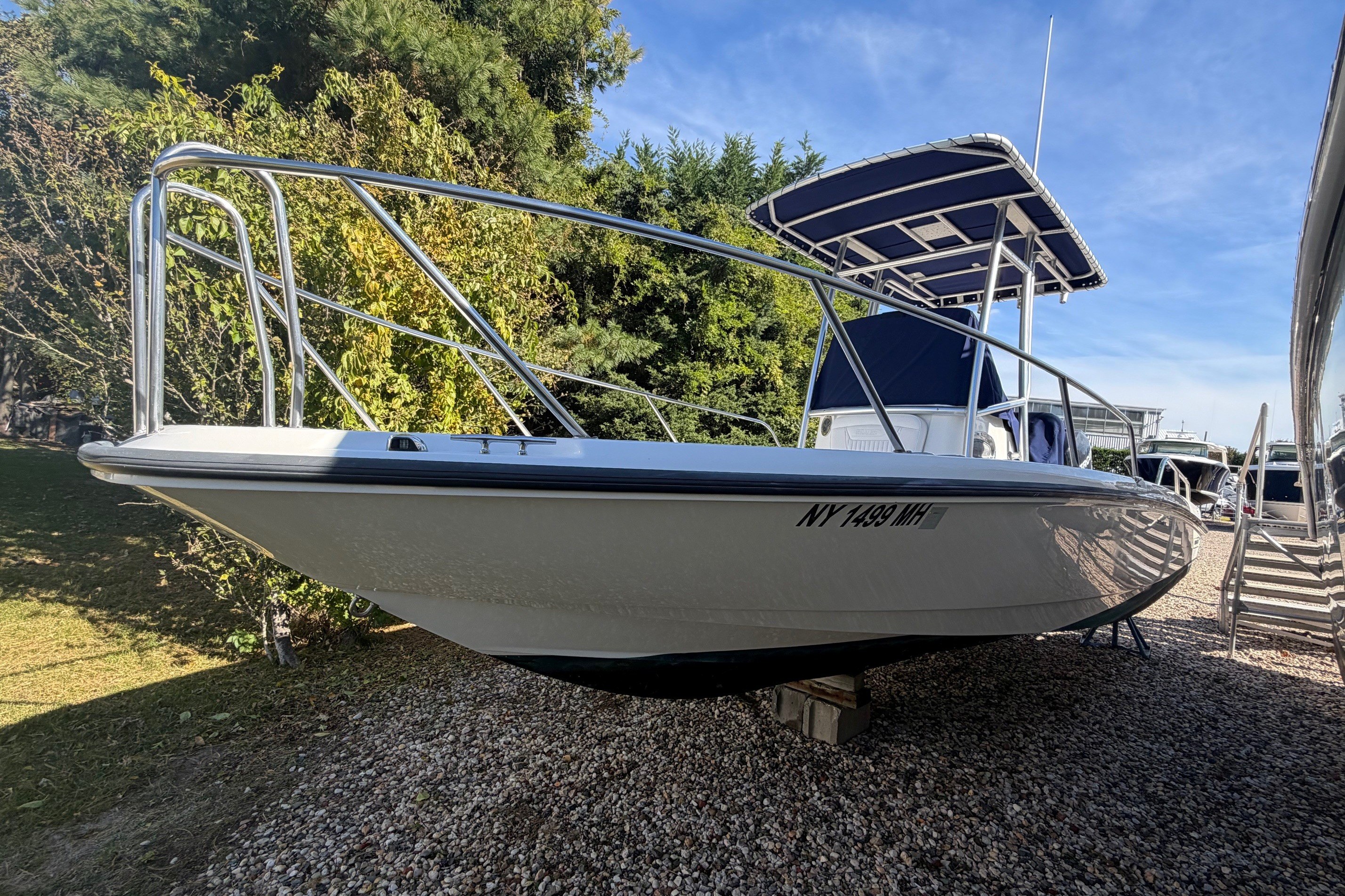 2010 Boston whaler 230 Dauntless